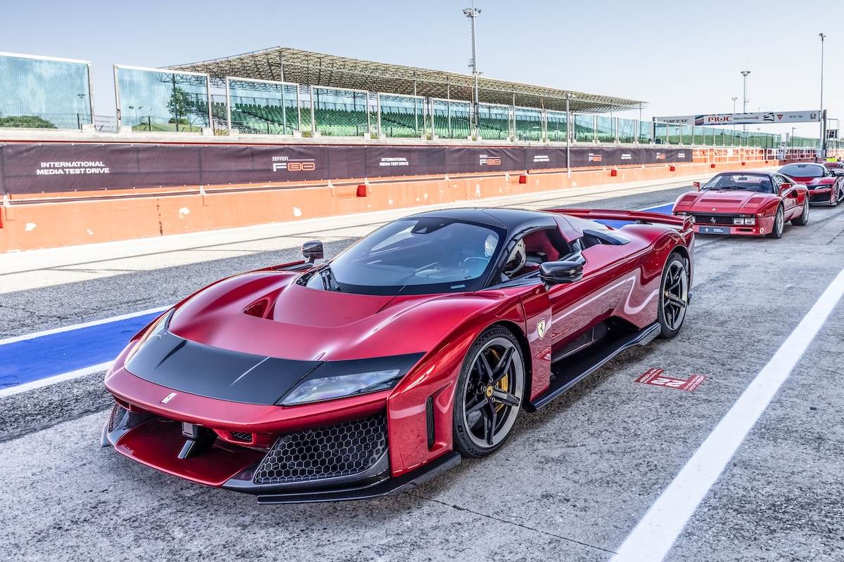 這款輪胎專為法拉利F80量身打造，全面滿足其極致動力輸出、高扭力、強烈空氣動力負載與極速行駛需求，展現米其林在高性能輪胎領域的深厚技術與研發實力。（圖／米其林提供）