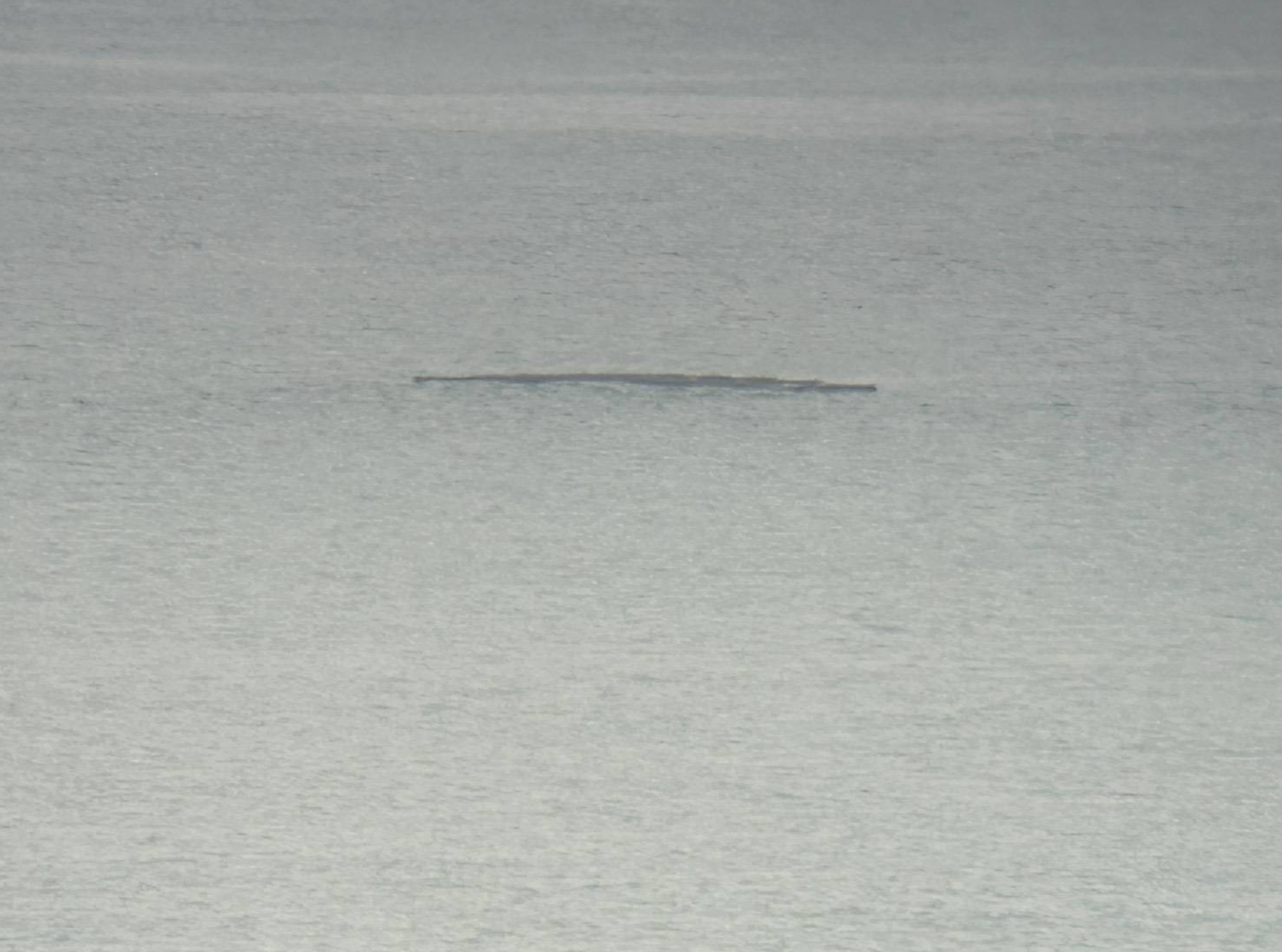 海巡署岸巡人員在6/6日即發現漂浮於外海的光電浮台。翻攝畫面