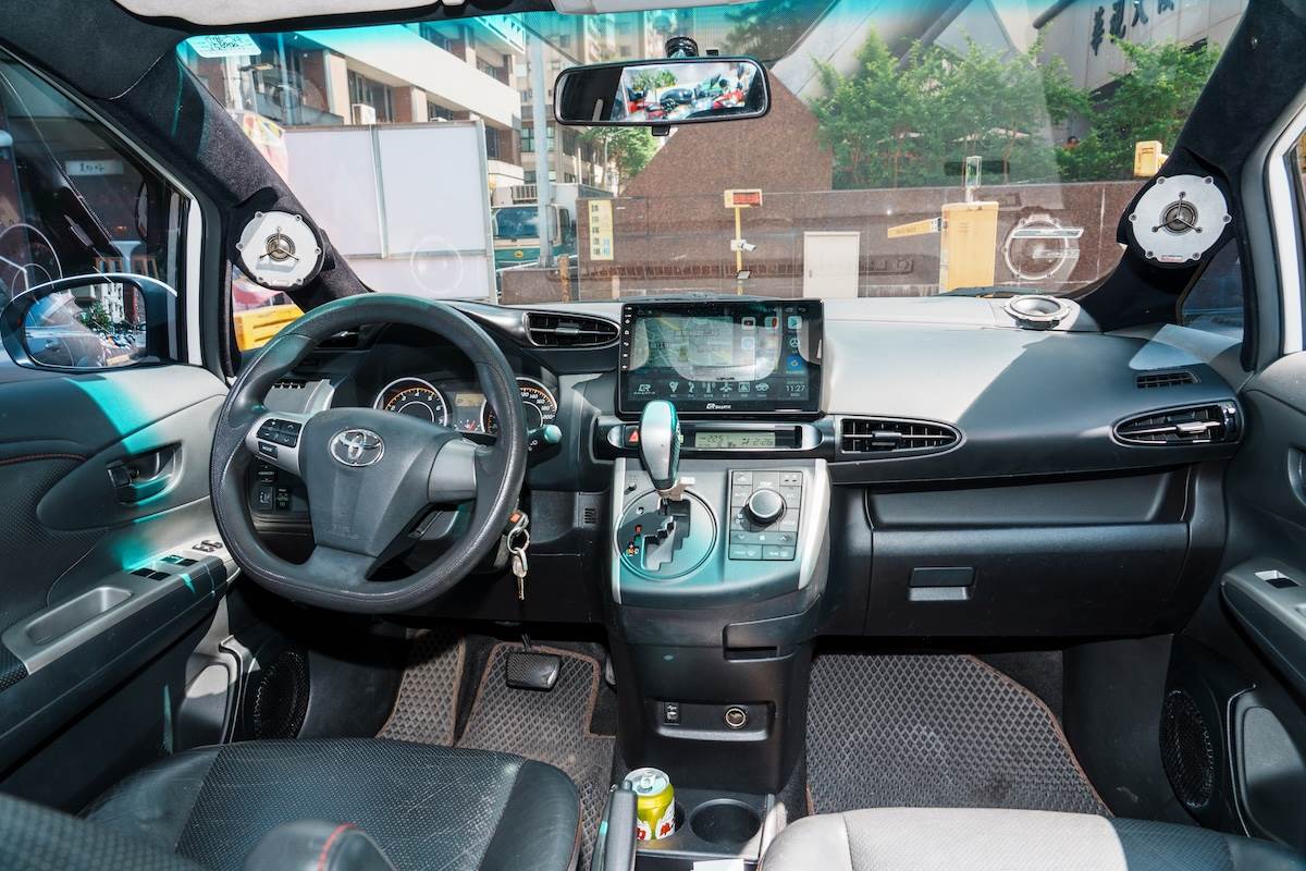 這輛TOYOTA Wish內裝低調內斂，可能很難想像改裝金額高達350萬元，不過聲音一出來就很優質。（圖／林昱丞攝影）