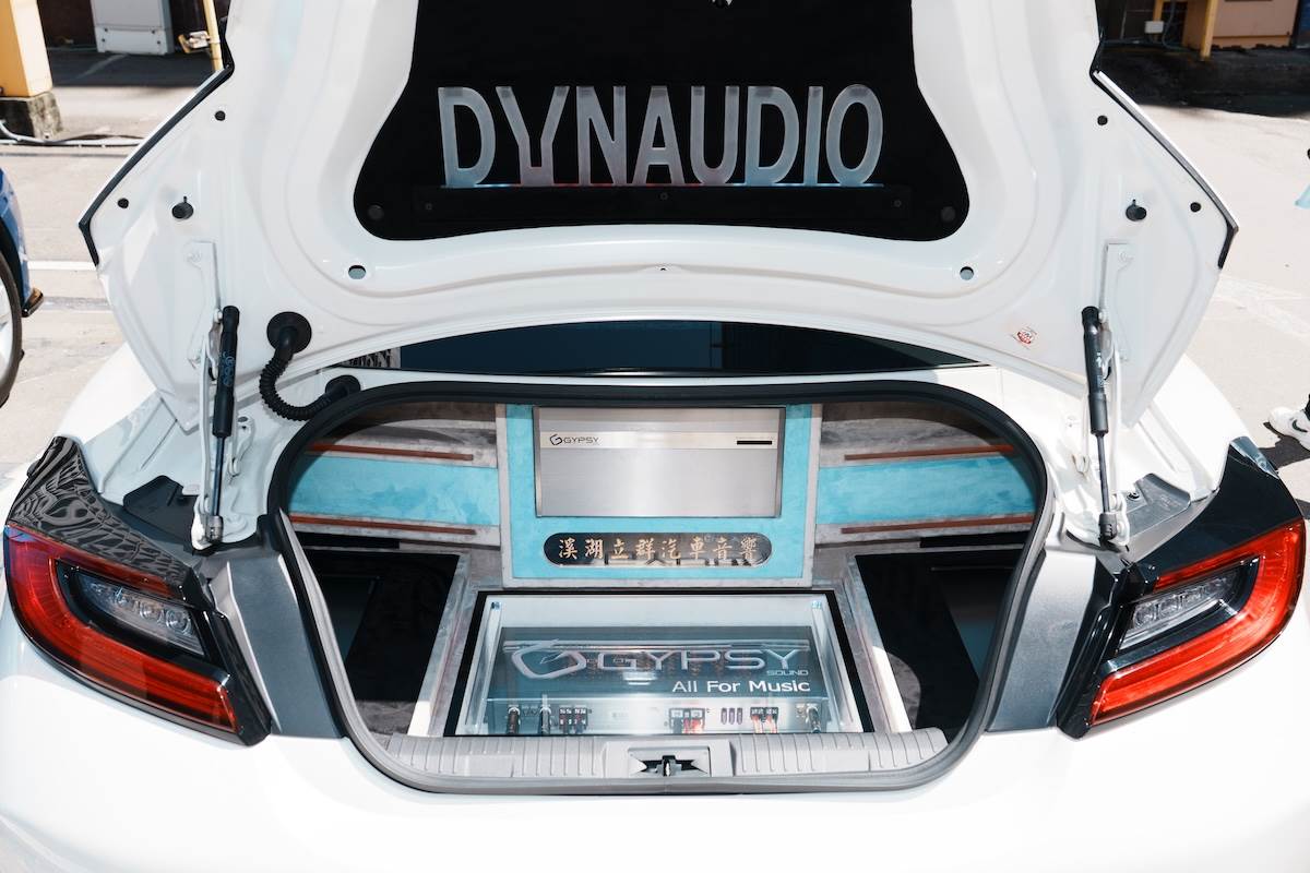 TOYOTA GR86因空間不大，因此每吋空間、每個器材擺放角度都需要「斤斤計較」。（圖／林昱丞攝影）