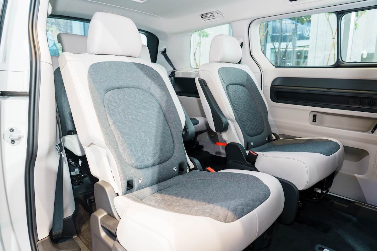 第二排座椅換成兩張獨立座椅，擁有更高的乘坐舒適性。（圖／林昱丞攝影）