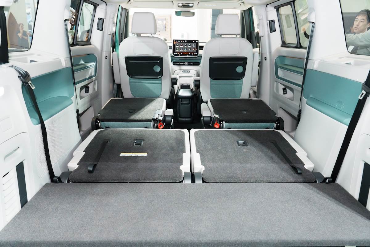 車輛提供極致寬敞的平整化彈性車艙，並創造出最大的2,469公升乘載空間。（圖／林昱丞攝影）