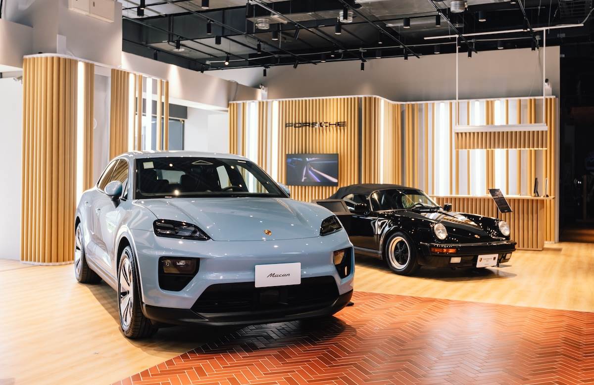 最新的Macan EV（左）與G Model Speedster（右）。（圖／Porsche提供）