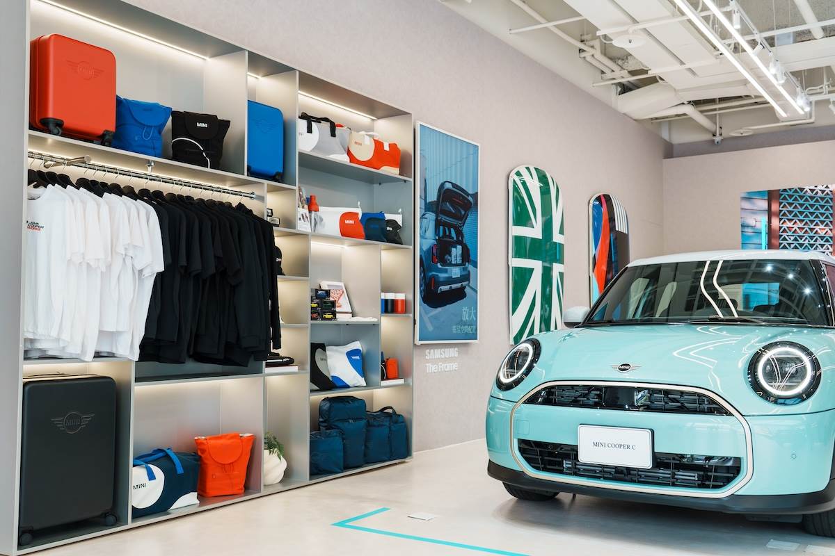 現場展示全新一季MINI Lifestyle Collection，從服飾配件到旅用單品都有。（圖／林昱丞攝影）