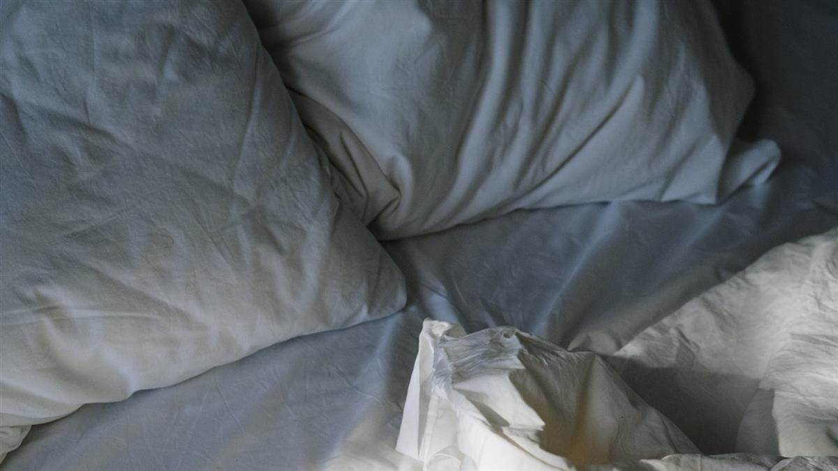 一名女網友在Dcard論壇中發文表示，每次與男友發生關係時，她都會主動湊上前想熱吻。（示意圖／翻攝自pexels）