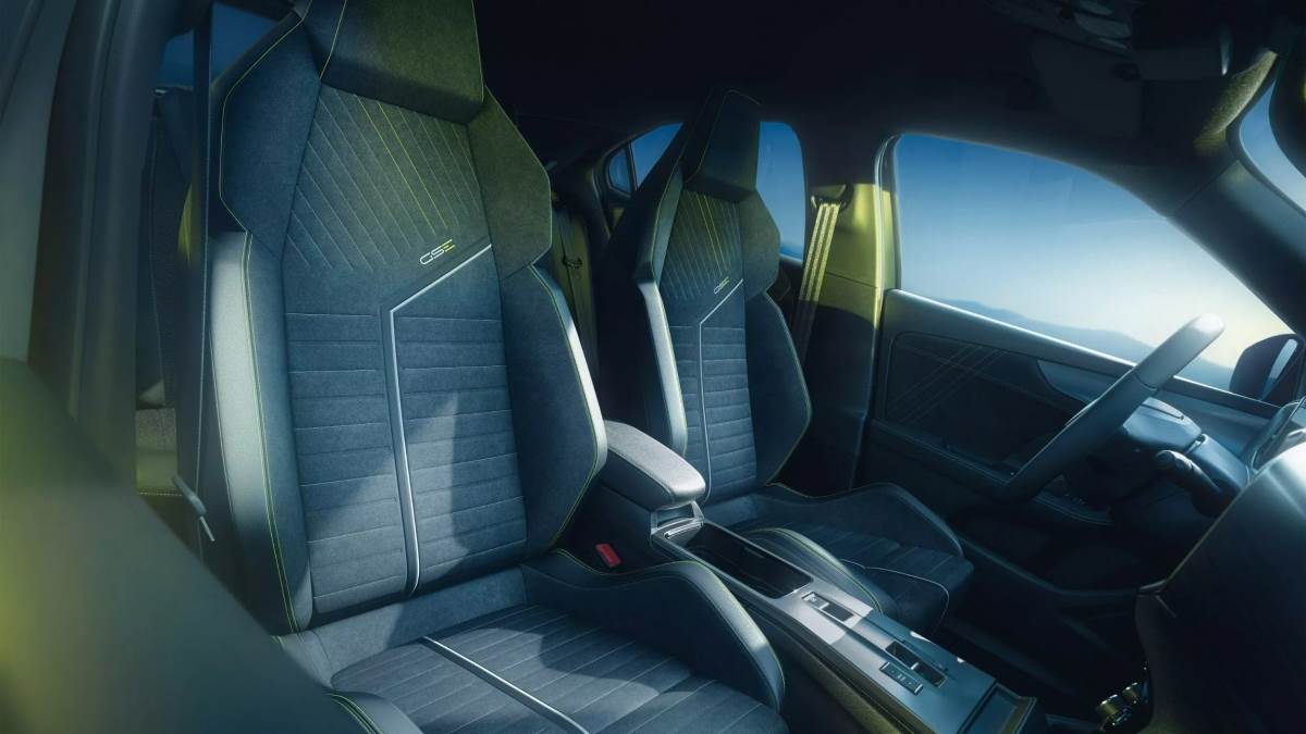 座椅部分採用了運動型座椅，擁有更好的包覆性。（圖／Opel提供）