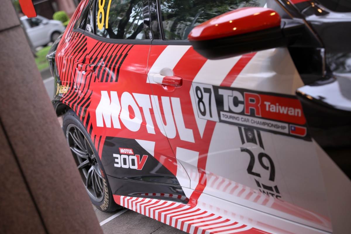 MOTUL 300V系列針對賽事競技開發，在市場上受到廣大車主喜愛。（圖／乙順國際提供）