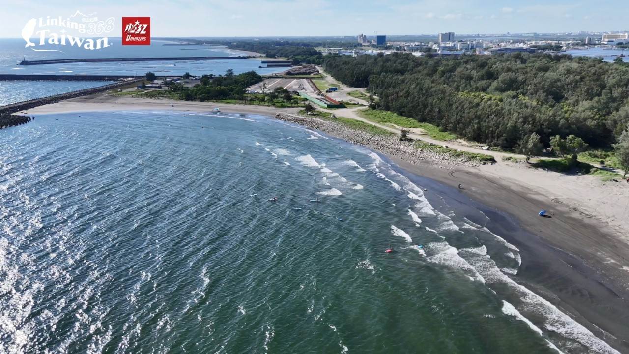 安平漁光島是臺南最近的小離島，開車經漁光大橋即可抵達。島上有月牙灣海灘與森林步道，可體驗「林進海出」的獨特漫遊，是結合秘境與自然的絕佳去處。（圖／《Linking 368 Taiwan恁去台灣》）