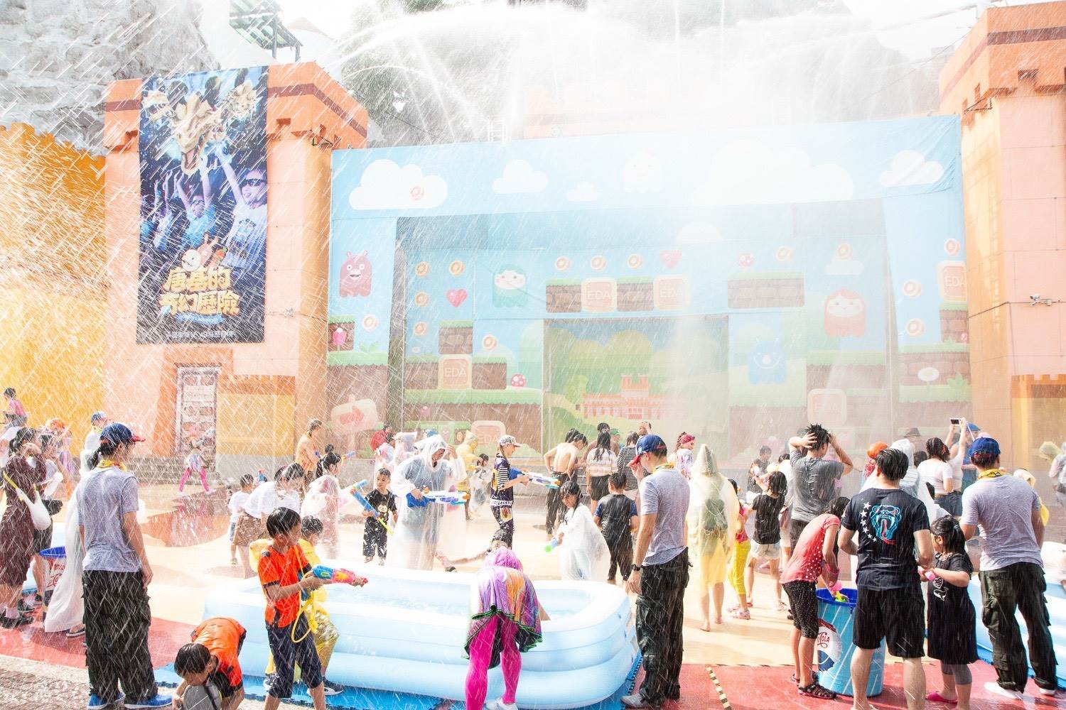 全台唯一水戰遊行在義大遊樂世界一起沁涼消暑一下吧。（圖／義大遊樂世界提供）