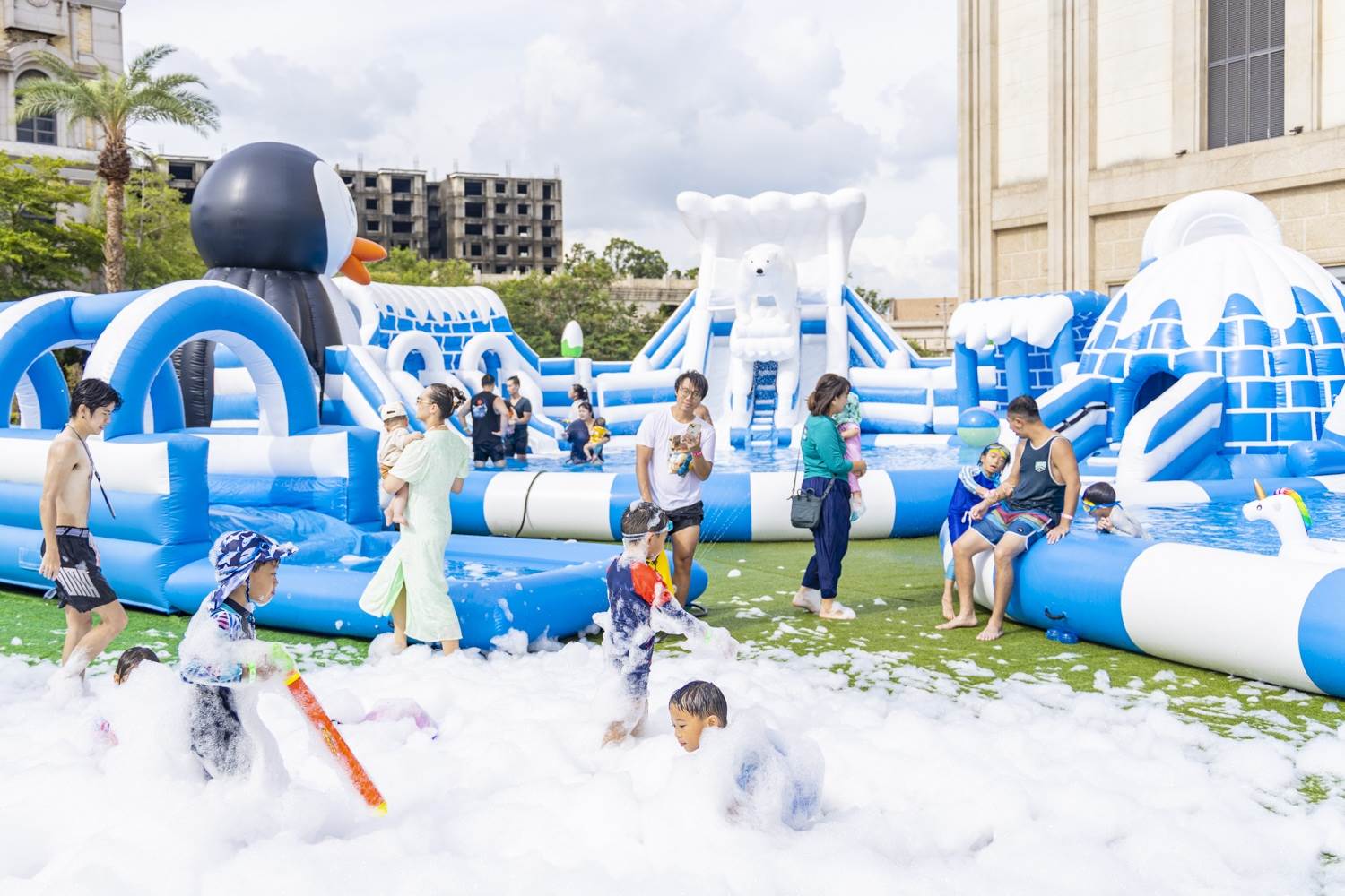 8/9、8/10兩天限定，義大世界邀請全家出動，一起用水花、陽光與笑聲，「玩出義夏天」！（圖／義大遊樂世界提供）