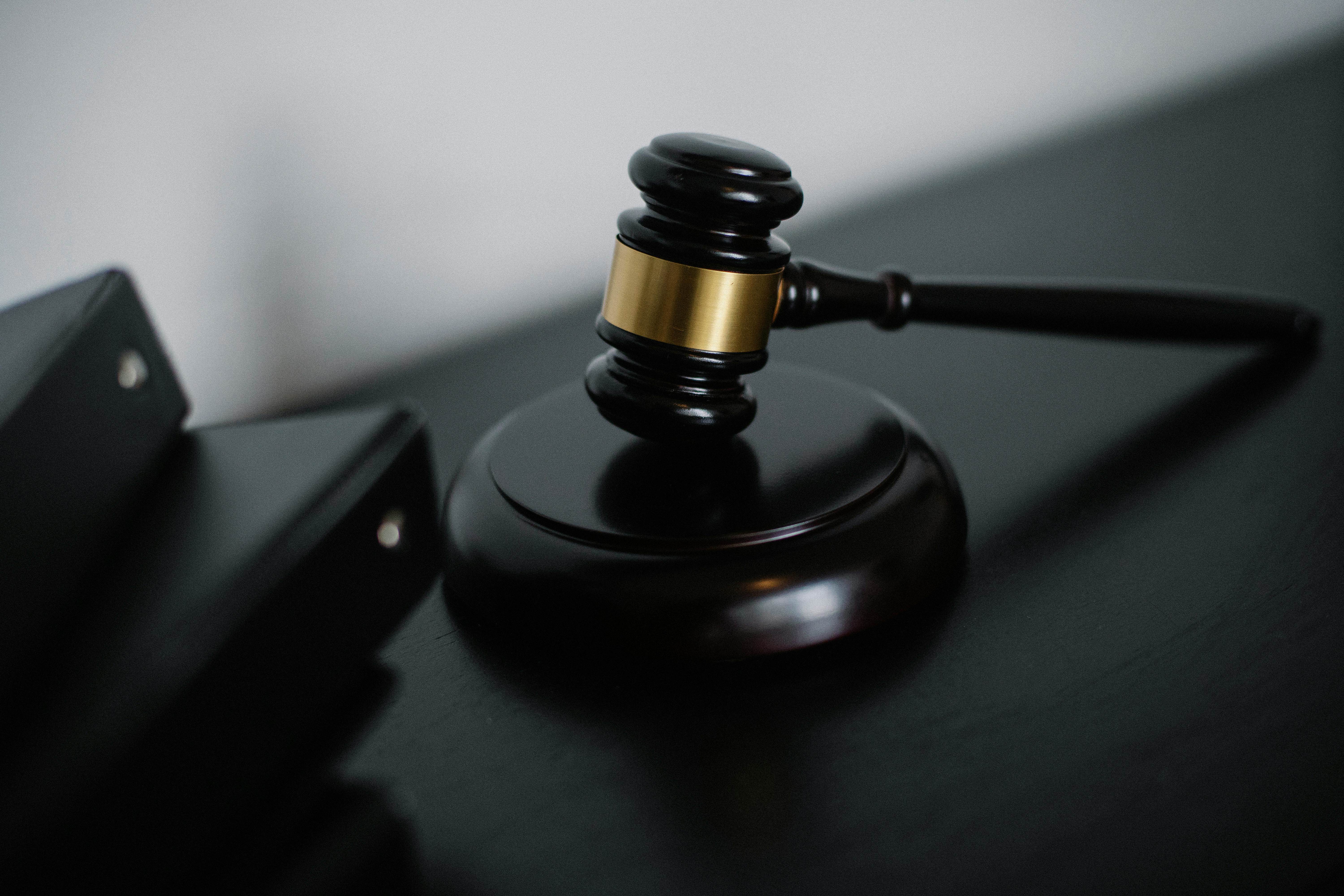 法院審理判處有期徒刑6月,併科罰金新台幣20萬元,並沒收其涉案手機,全案可易科罰金。(示意圖/翻攝自pexels)