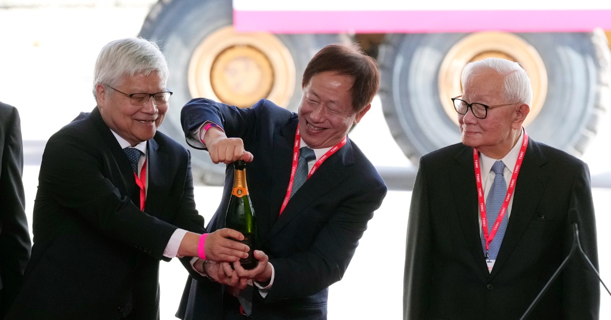 川普關稅戰敏感時機！魏哲家、劉德音11月赴美領獎