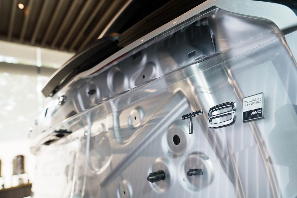 這輛透明車是即將在台上市的XC90，等級也是最頂級的可插電式油電混合T8版本。（圖／林昱丞攝影）