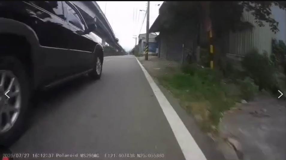 民眾發現後加速追車