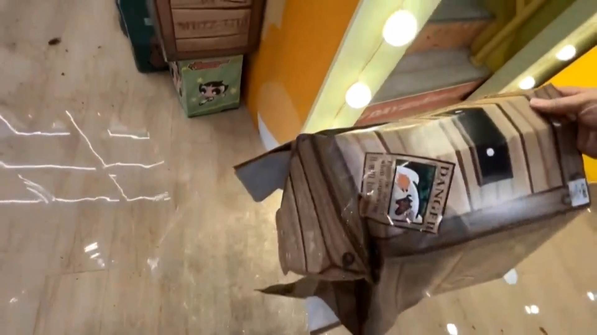 泡泡瑪特淹18004