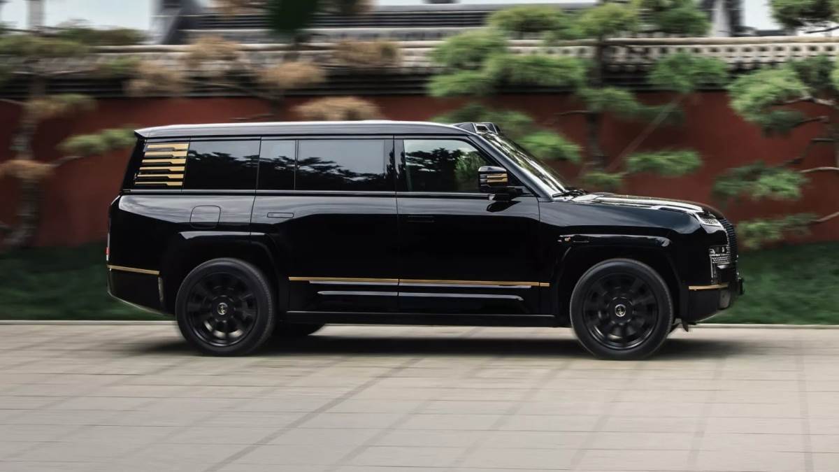 U8L比原本的U8車身增加約372mm，軸距延長200mm，成為市面上尺寸最大的量產新能源SUV。（圖／比亞迪提供）