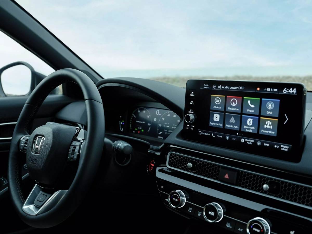 車輛內裝保持原有佈局，標配黑色頂篷與A柱飾板，提升視覺一致性與豪華感。（圖／本田提供）