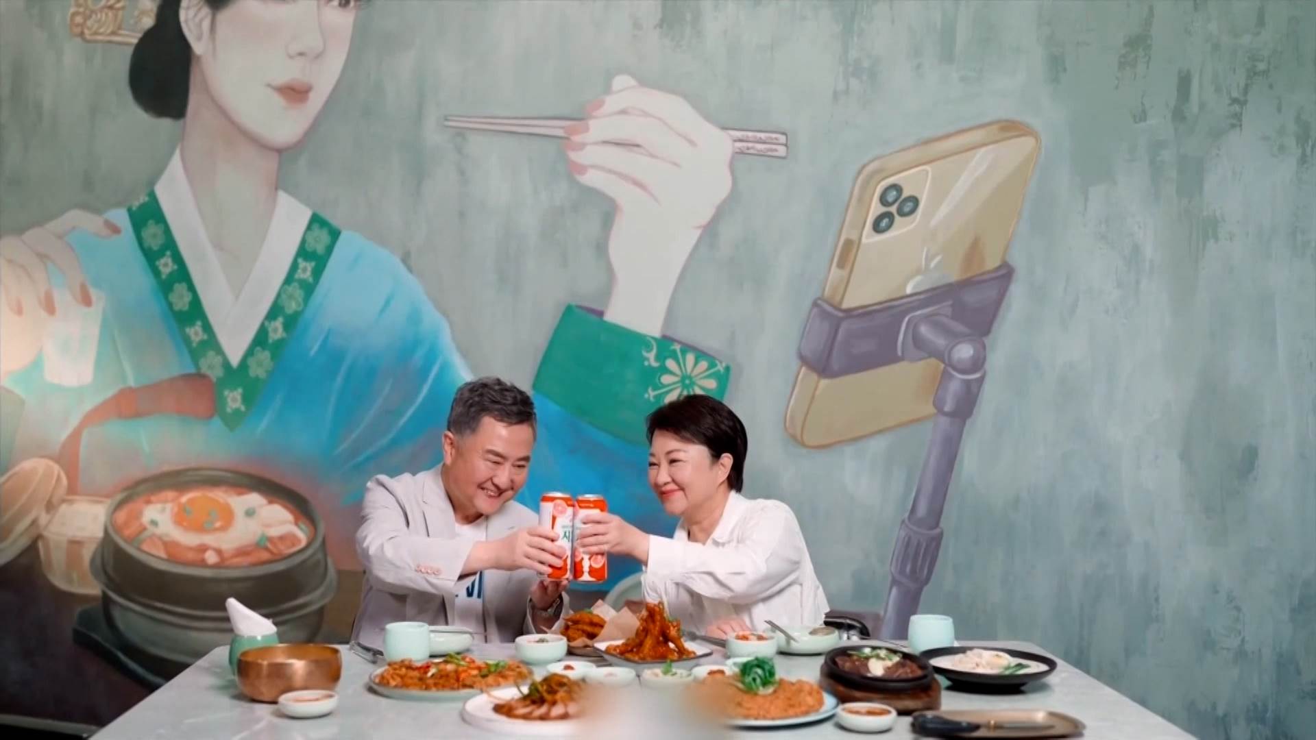 韓國駐台代表部大陣仗出動,協助拍攝宣傳影片,展現高度支持。(圖/東森新聞)