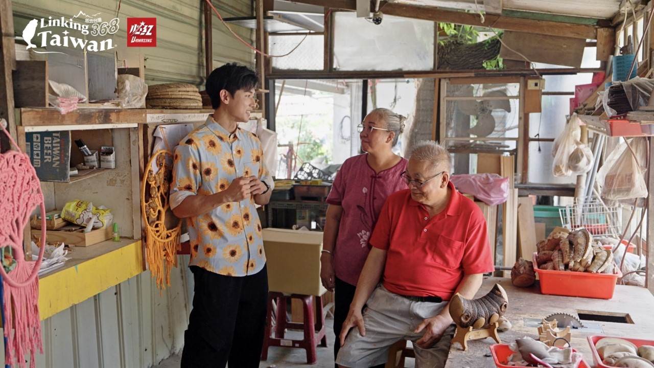 從完全都不會的生手,到現在獲得文化資產傳統工藝的殊榮,黃奕薰研究、推廣竹頭筊製作技術已經超過30年。(圖/《Linking 368 Taiwan恁去台灣》提供)