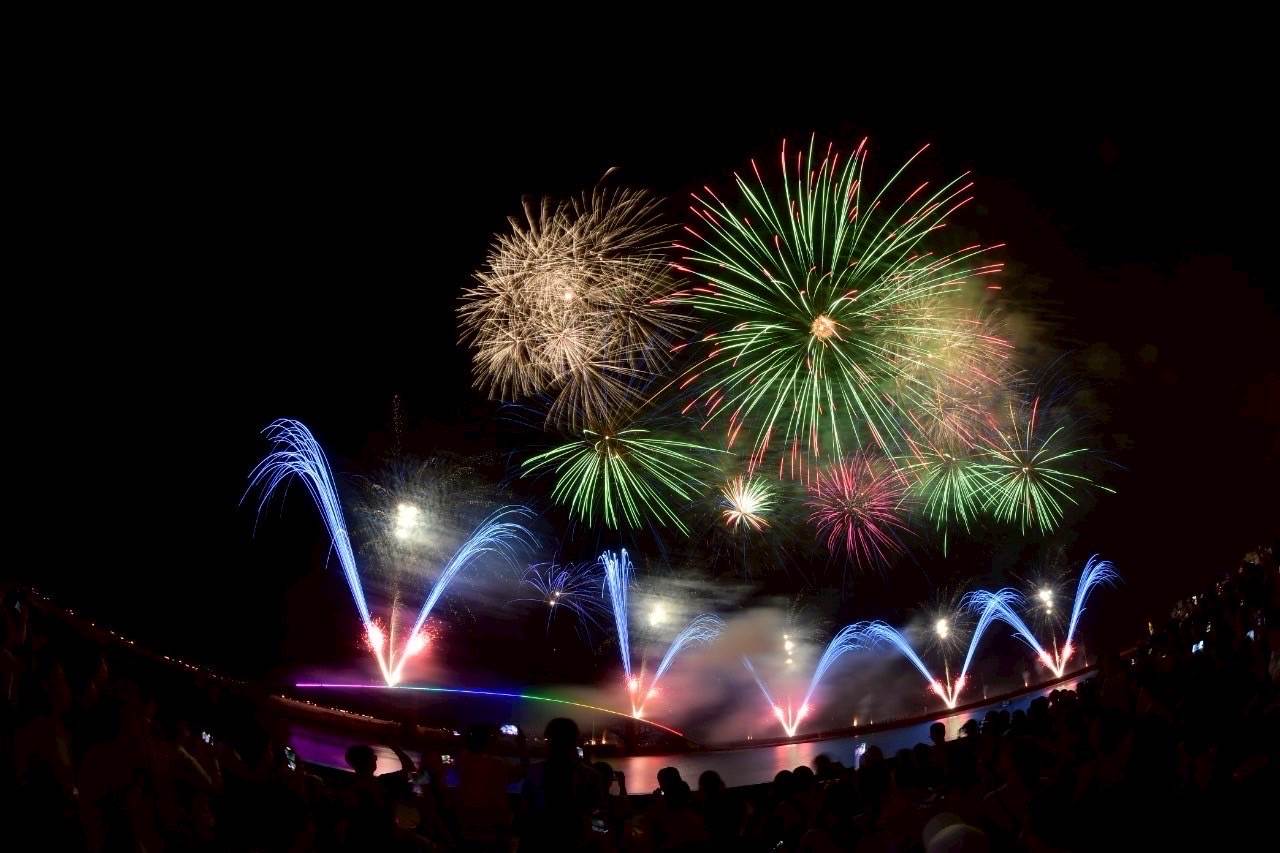 今年夏季的澎湖國際海上花火節結束後，當地觀光人潮明顯下滑。（圖／翻攝自澎湖縣政府臉書）