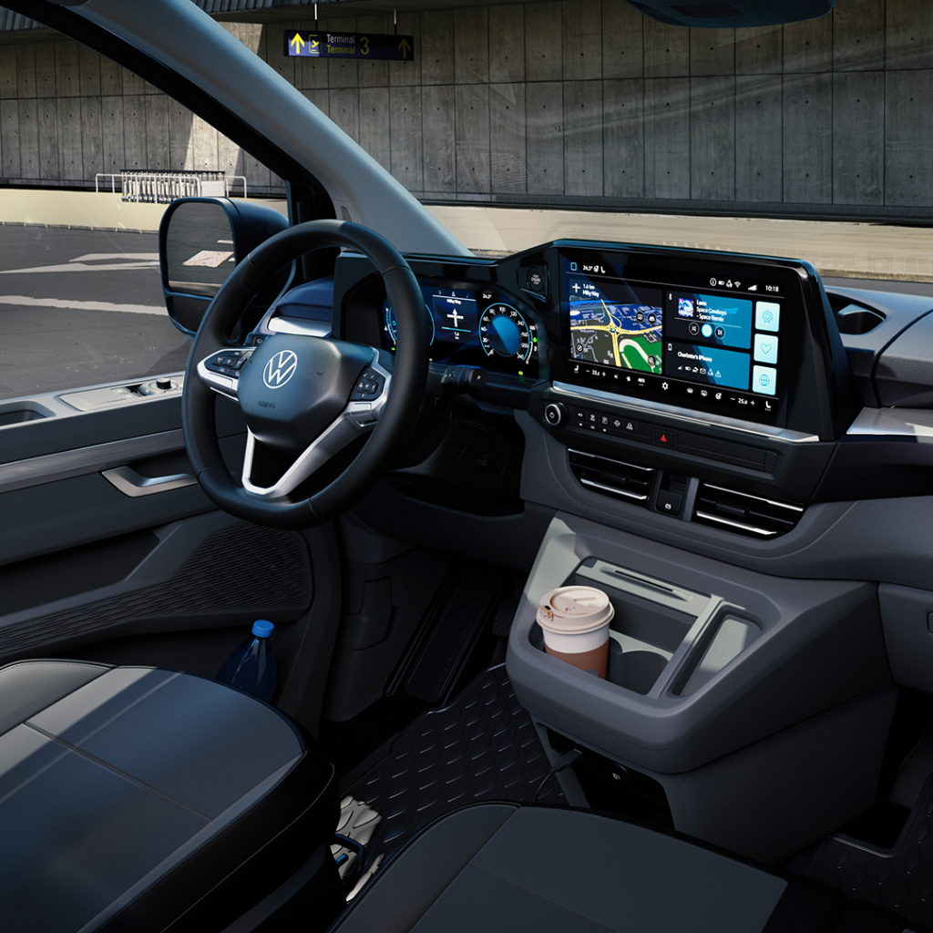 內裝配備12吋數位儀錶板及13 吋觸控螢幕多媒體系統，營造科技感十足的駕駛介面。（圖／台灣福斯商旅提供）