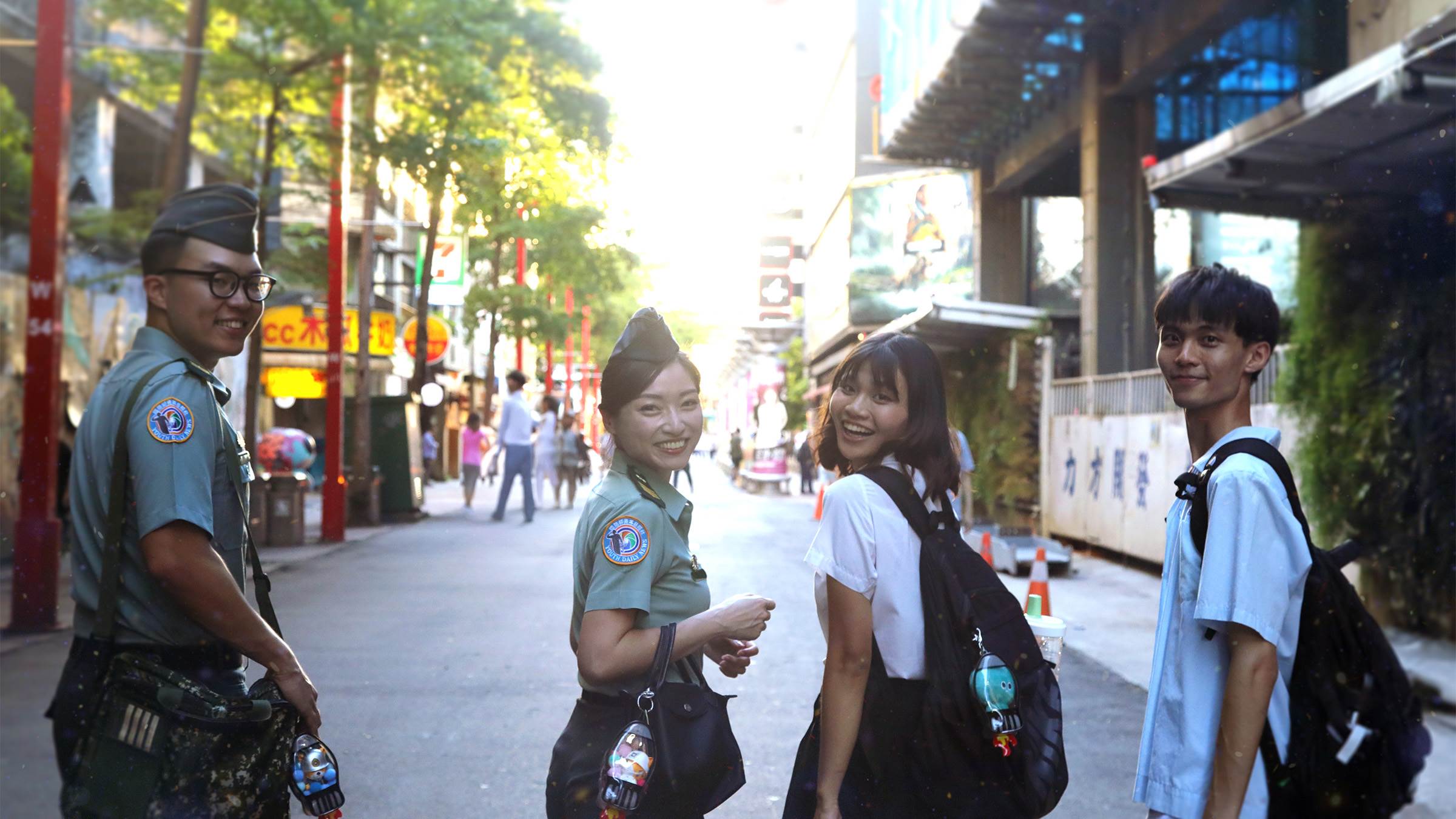 青文創以M2迫擊砲為靈感設計的太空火箭包，造型吸睛、規格安心，成為文博會現場超人氣商品。（圖／文總提供）