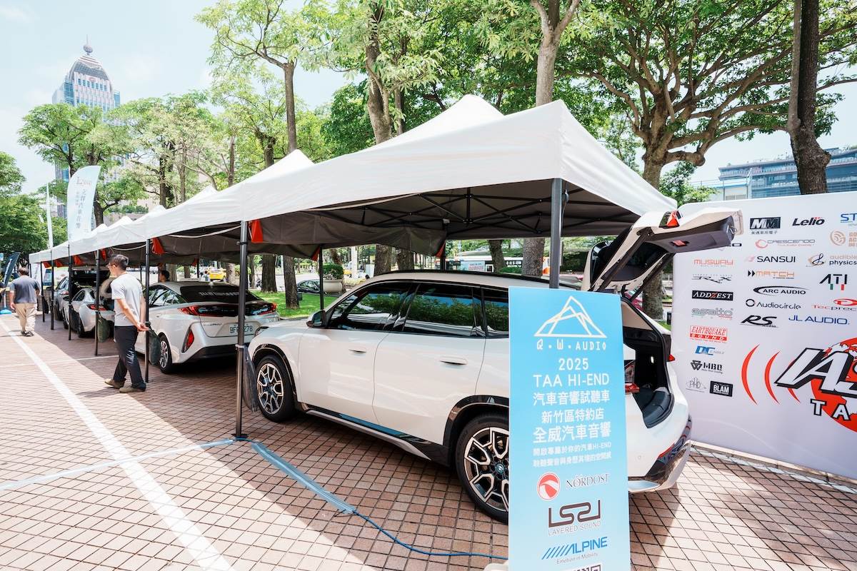 跟上次開展前「搶先看」相比，現場多了三輛改裝車輛，分別為BMW iX2、TOYOTA Prius PHV與TOYOTA Corolla Cross Hybrid GR Sport。（圖／林昱丞攝影）