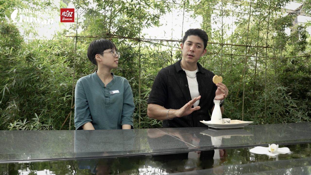 沈園南亭是台灣唯一能體驗《蘭亭集序》中古人「曲水流觴」風雅的地方,讓每個人都能化身文人雅士。(圖/《Linking 368 Taiwan恁去台灣》提供)