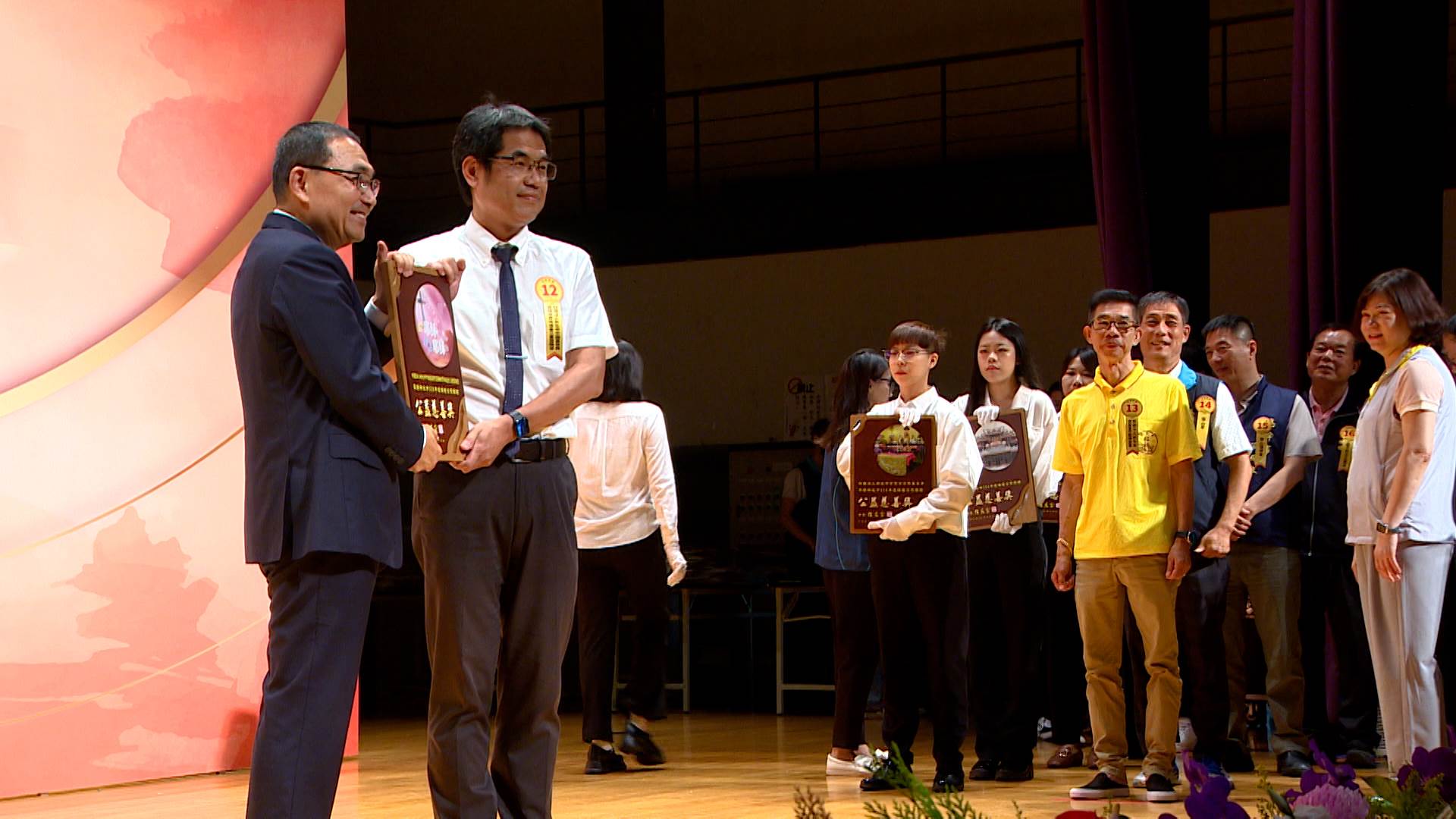 今年度宗教團體對新北市捐款總額達4億6千多萬元，並捐贈救護車、救災設備及各項物資，對弱勢族群與社會安定作出重要貢獻。（圖／東森新聞）