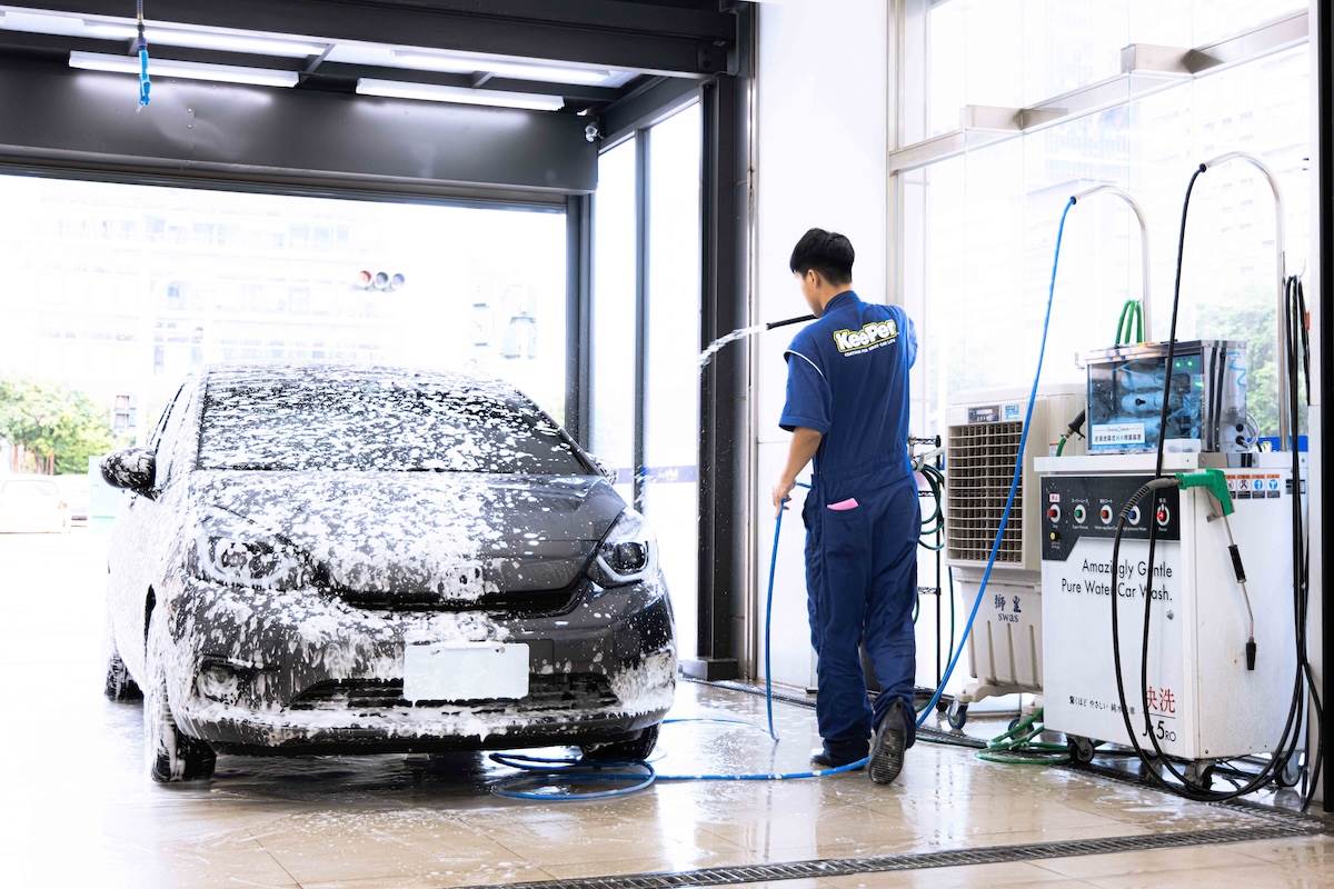 KeePer PRO SHOP宣稱所有設備及藥劑皆為日本原裝進口，藥劑環保不傷車漆、環境及人體。（圖／KeePer提供）