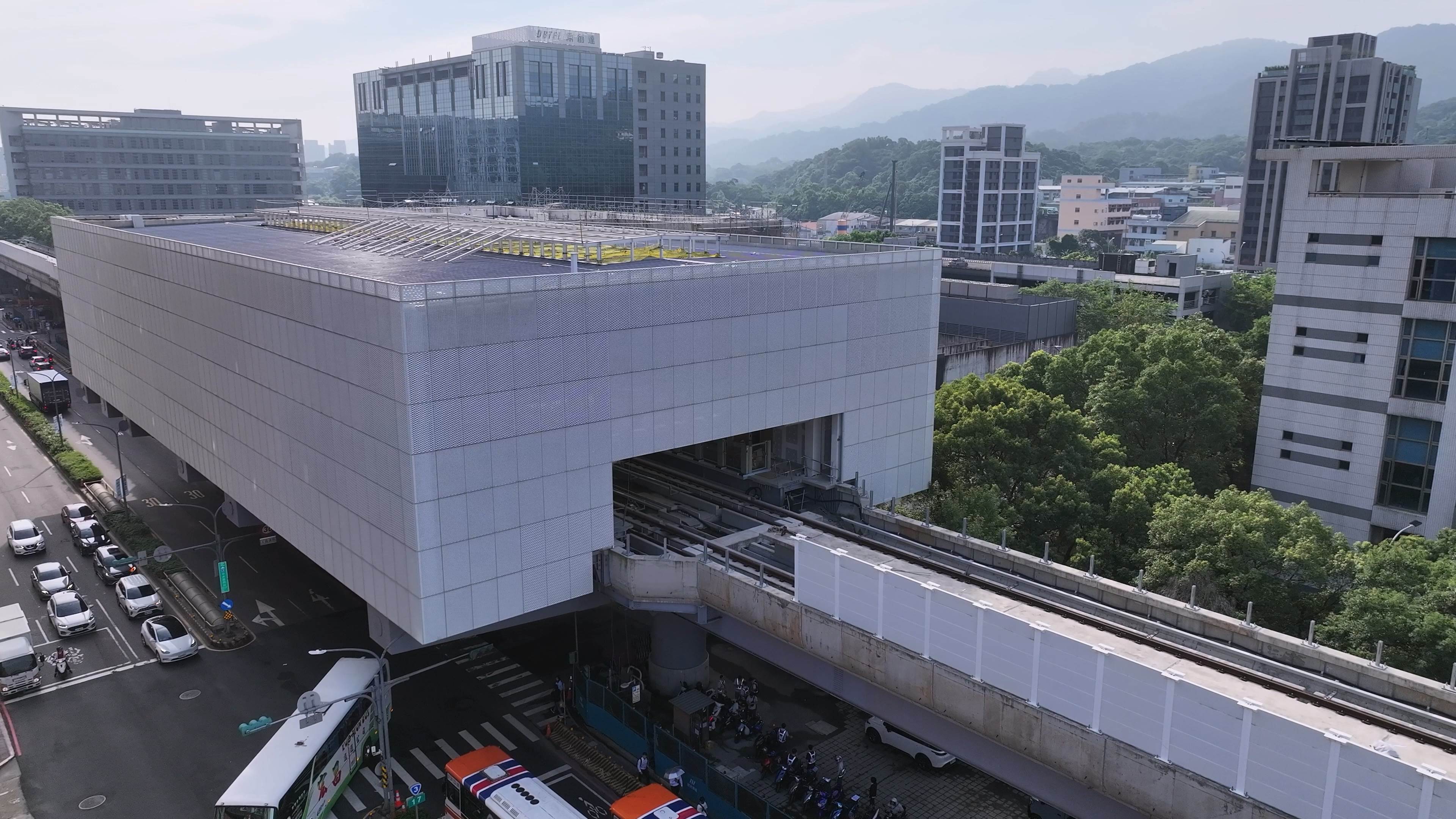 三鶯線頂埔站半通透擴張網外觀