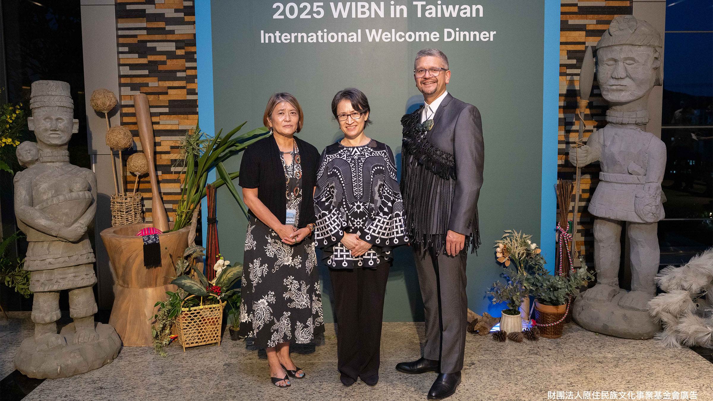 蕭副總統（中）參加2025 WIBN In Taiwan晚宴，與國立東華大學原住民民族學院族群關係與文。（圖／原文會提供）