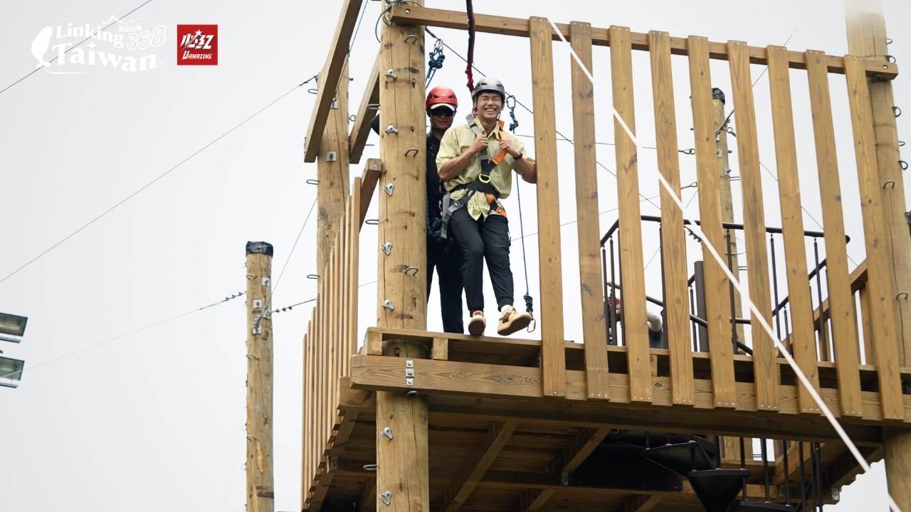 站上8米高台，真正挑戰的不是墜落，而是鼓起勇氣跨出那一步！從瞬間墜落展開，驚險刺激一氣呵成。（圖／《Linking 368 Taiwan恁去台灣》提供）