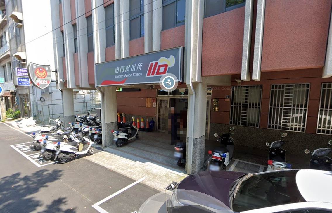 所長胡育任認為李男「情緒不穩,不適合逮捕」,僅予口頭告誡便放人。(圖/翻攝自Google maps)