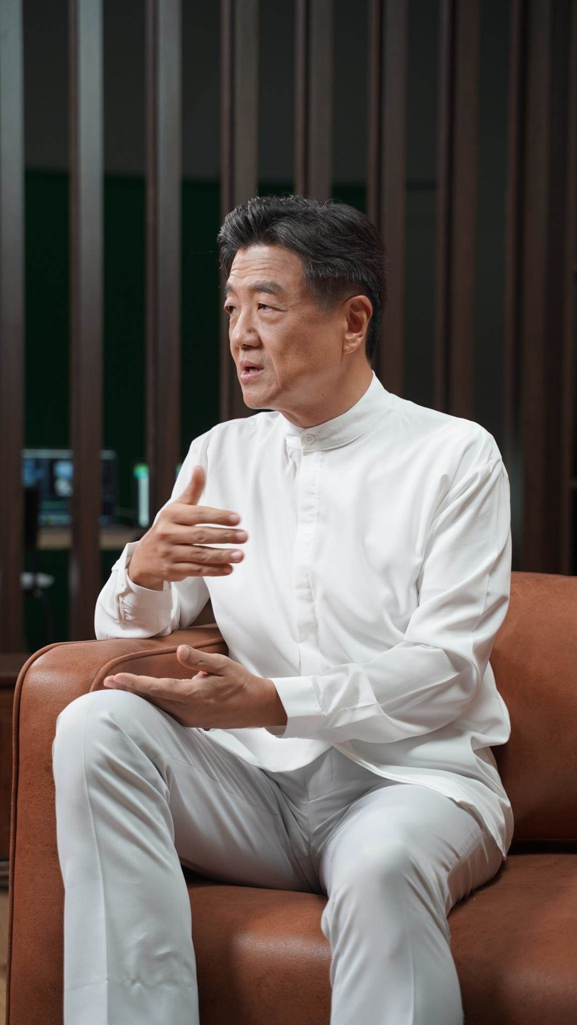 高經天創辦人分享「任督二脈開通課程」理念，帶領學員探索身心能量。（圖／業者提供）