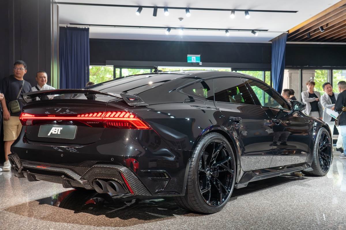 車輛的空力套件都是碳纖維材質，有著低調卻狂暴的風格。（圖／林昱丞攝影）
