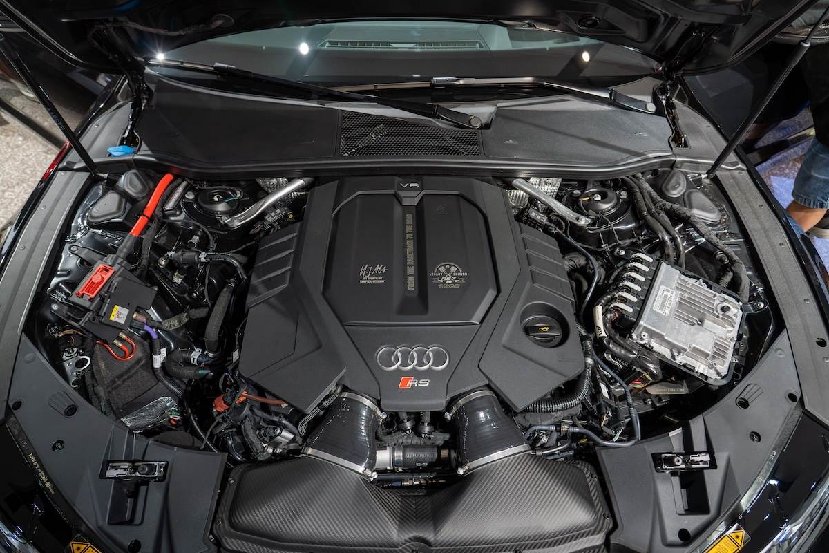 ABT針對引擎內部結構全面強化，特製鍛造活塞，並升級進氣系統、渦輪增壓器與增加油冷模組。（圖／林昱丞攝影）