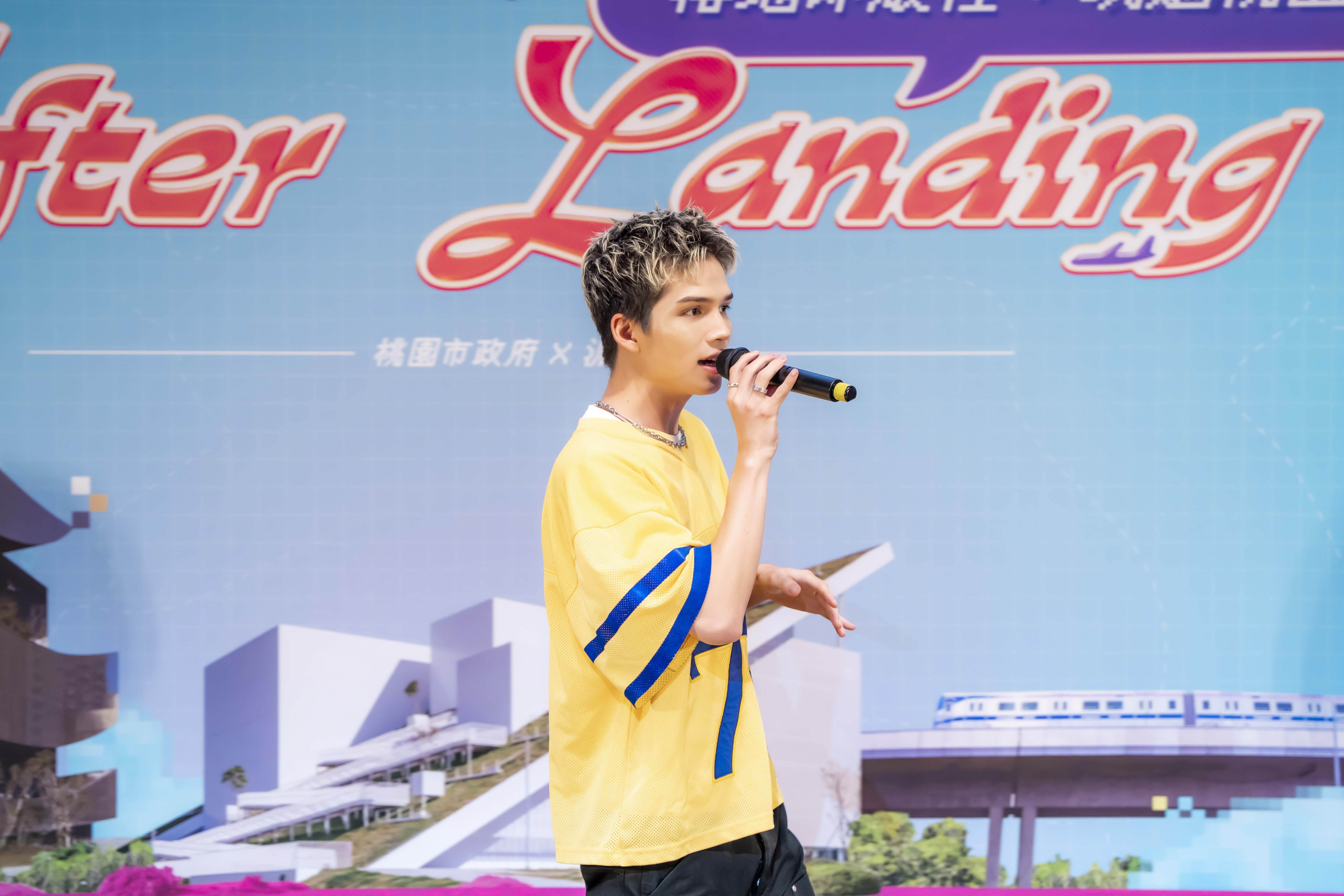 歌手派偉俊（Patrick Brasca）提到，這首作品將帶領聽眾展開一段驚喜不斷的尋寶之旅。