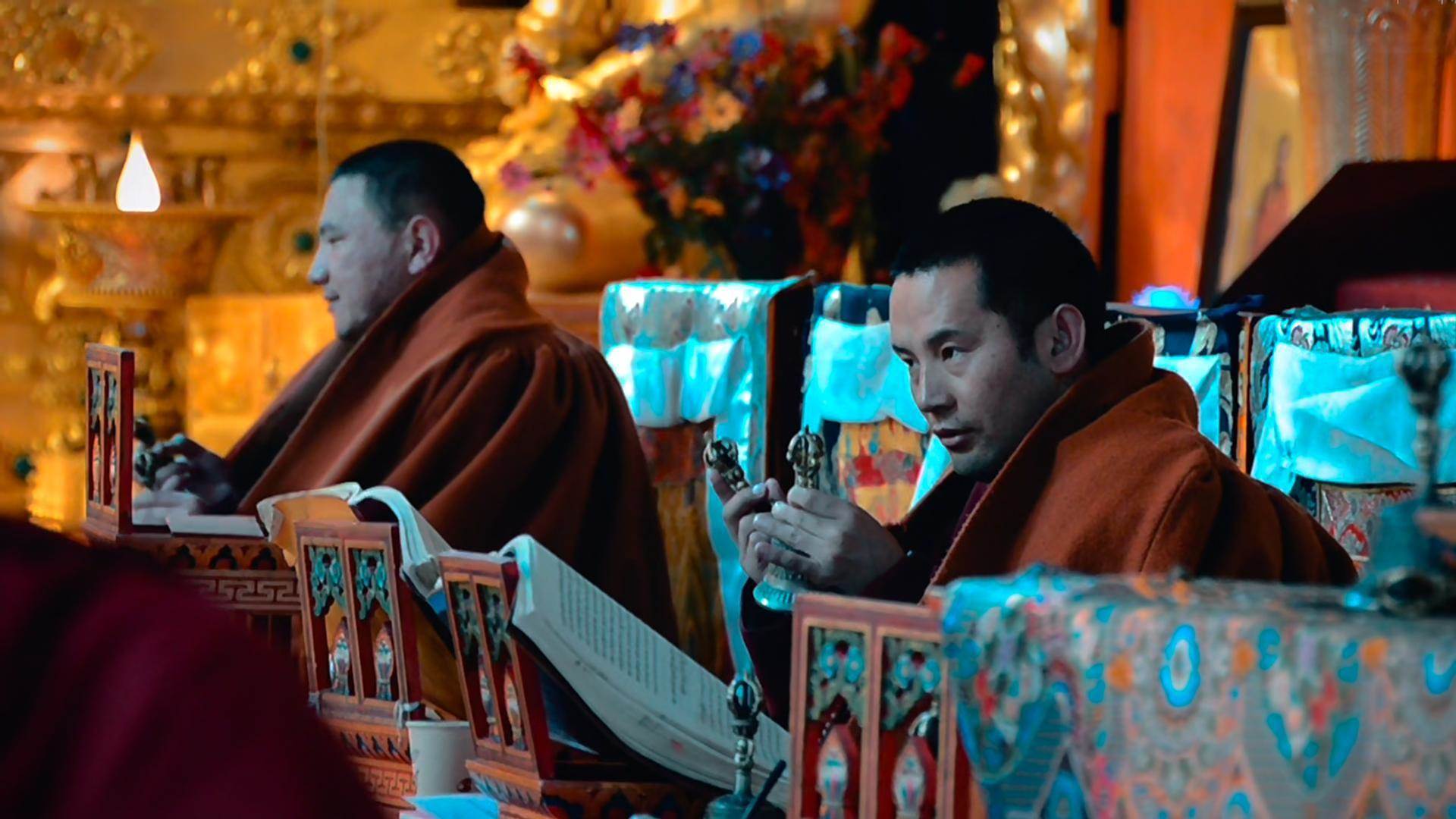 邀請千名喇嘛齊聚點燈，替信眾祈福。（圖／直播主微糖＆AJ哥提供）