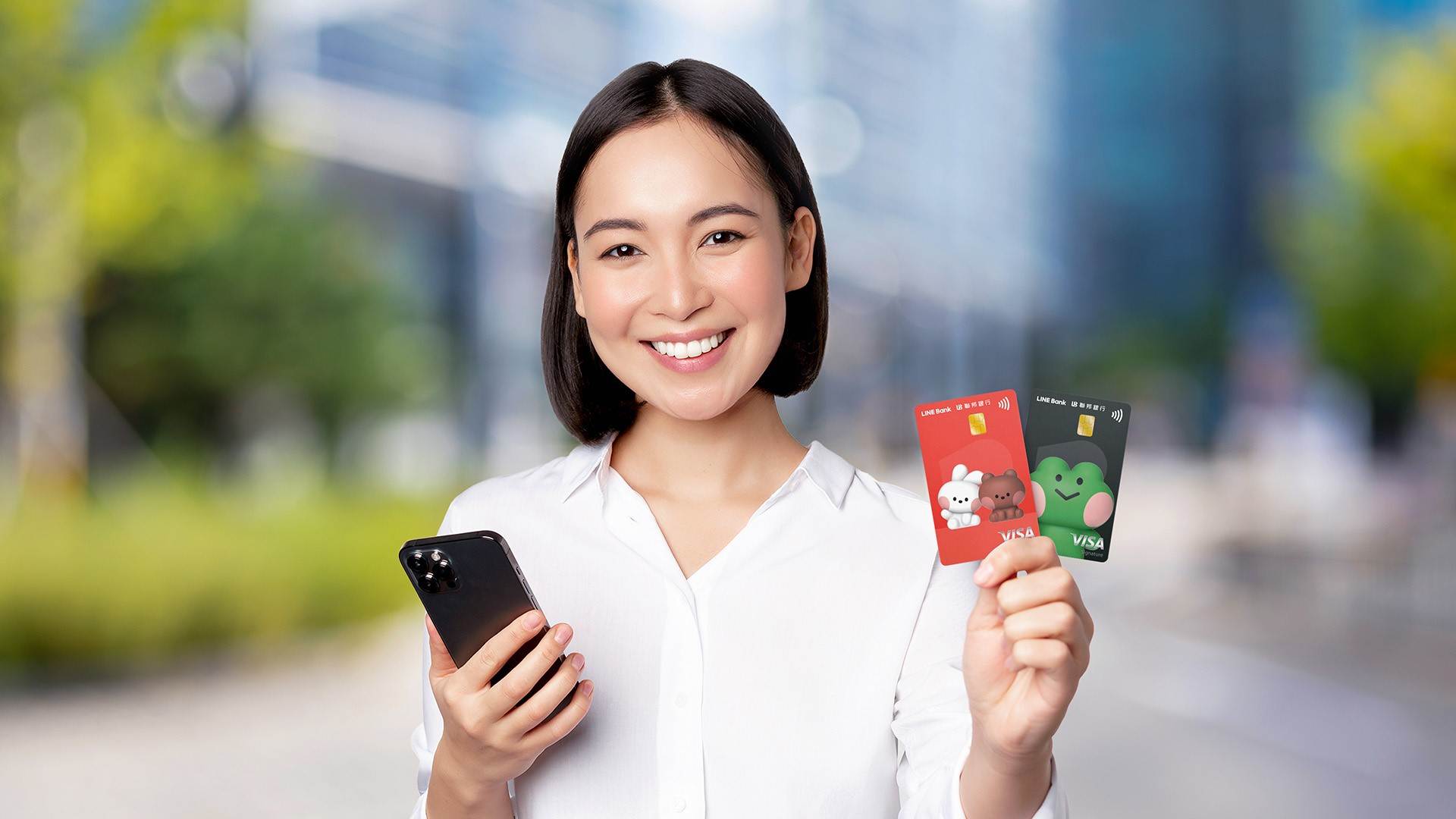 被譽為網購、娛樂神卡的聯邦LINE Bank聯名卡，自8月1日起，扣款禮回饋從原本的3%一口氣再加碼到5%，指定網購影音遊戲再加碼，消費最高達10.5%現金回饋。（圖／LINE Bank提供）