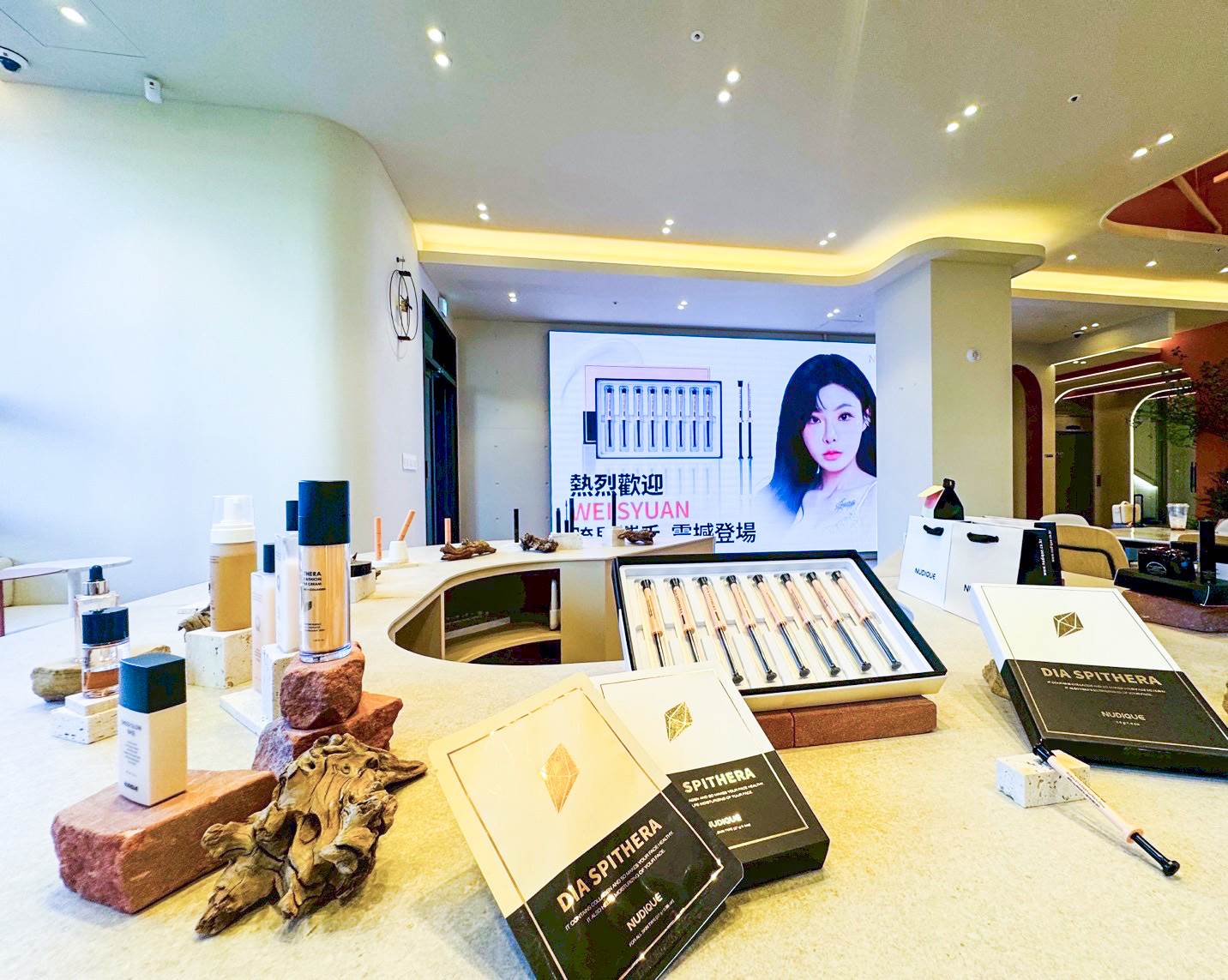 Nudique的頂級保養理念推廣給更多台灣消費者。（圖／ 我們這一家 日韓連線代購 提供）