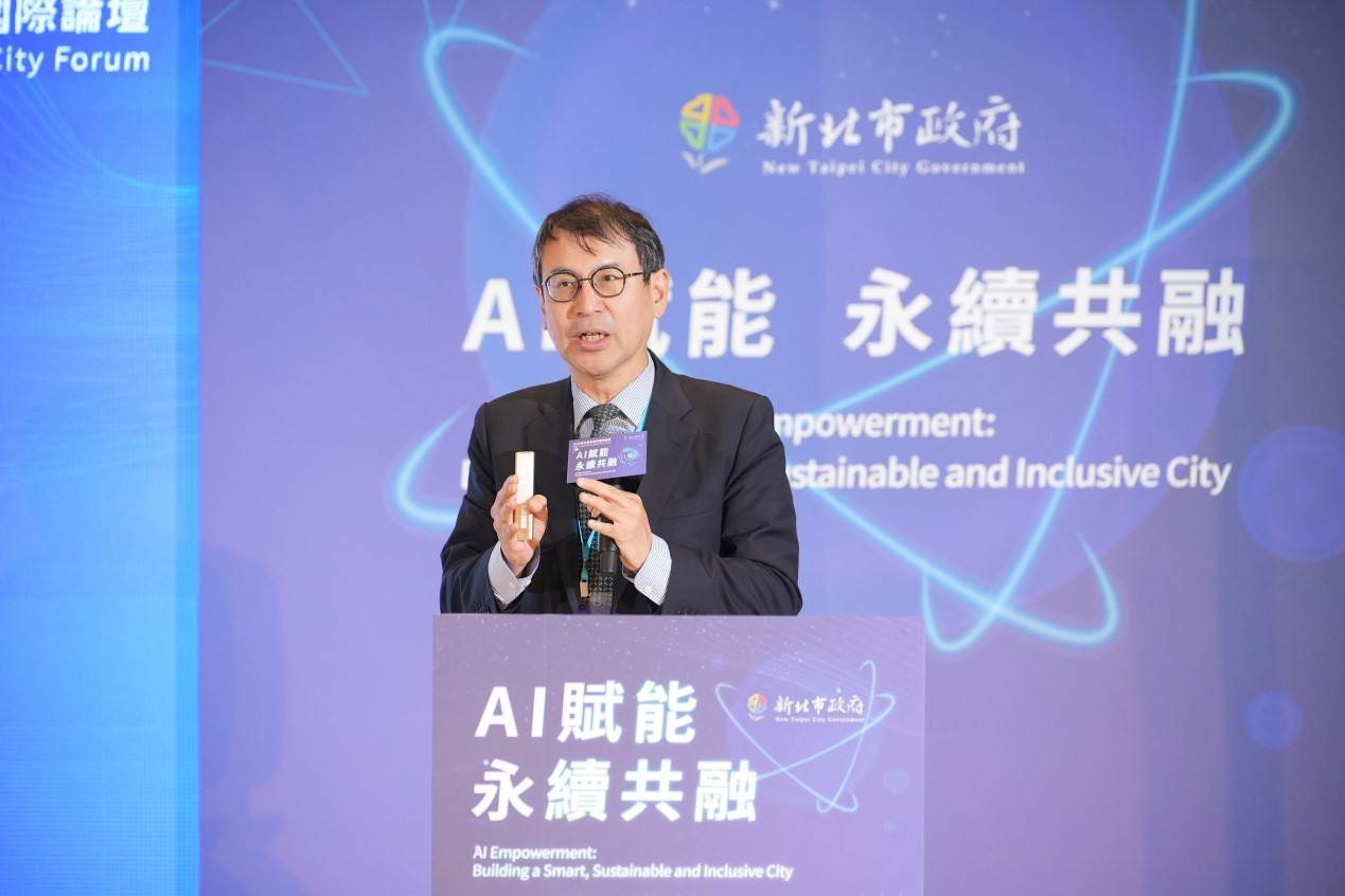 行政院能源及減碳辦公室副執行長林子倫主講「淨零永續—城市轉型的關鍵策略」。（圖／新北市政府提供）