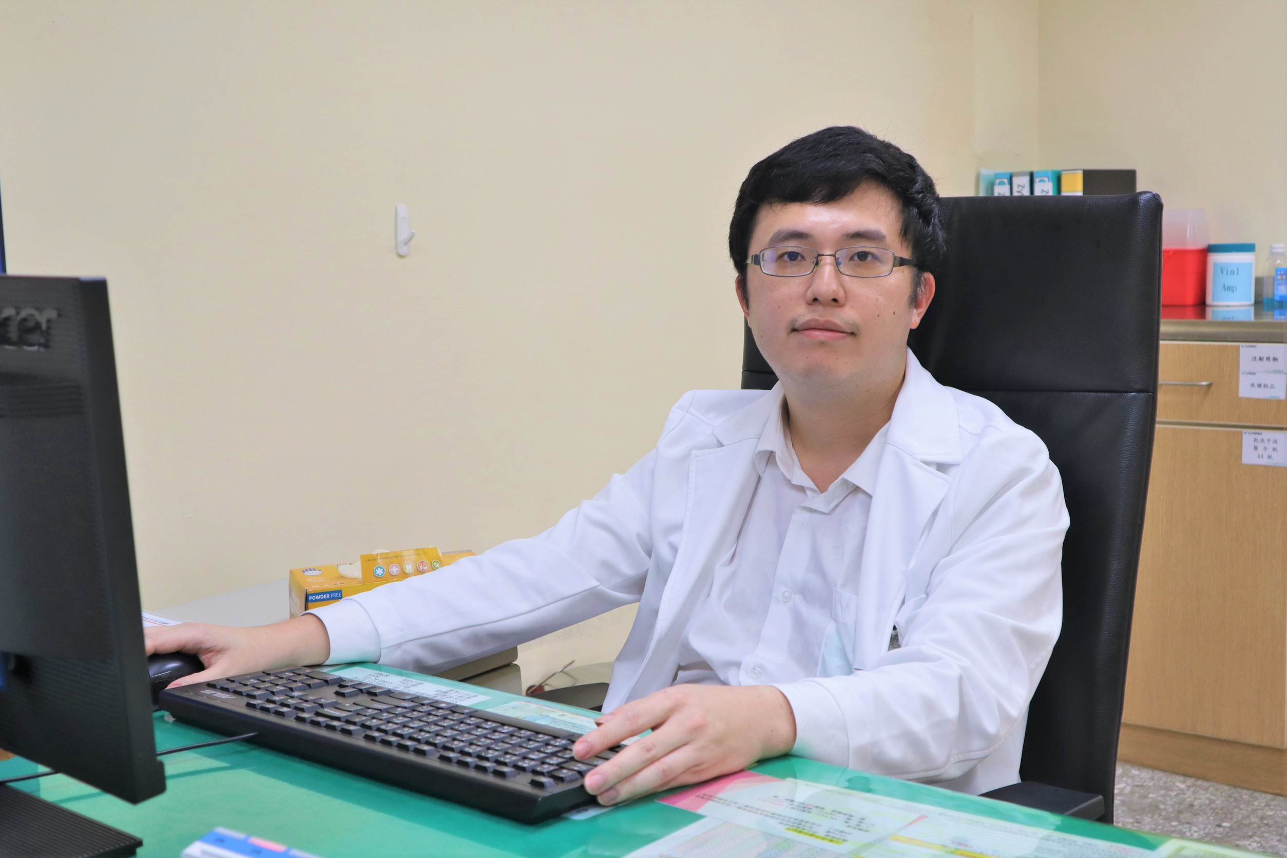 衛生福利部桃園醫院放射腫瘤科醫師高永碩指出,LDRT是透過「極低劑量放射線」作用於發炎組織,抑制發炎反應、達到止痛效果。