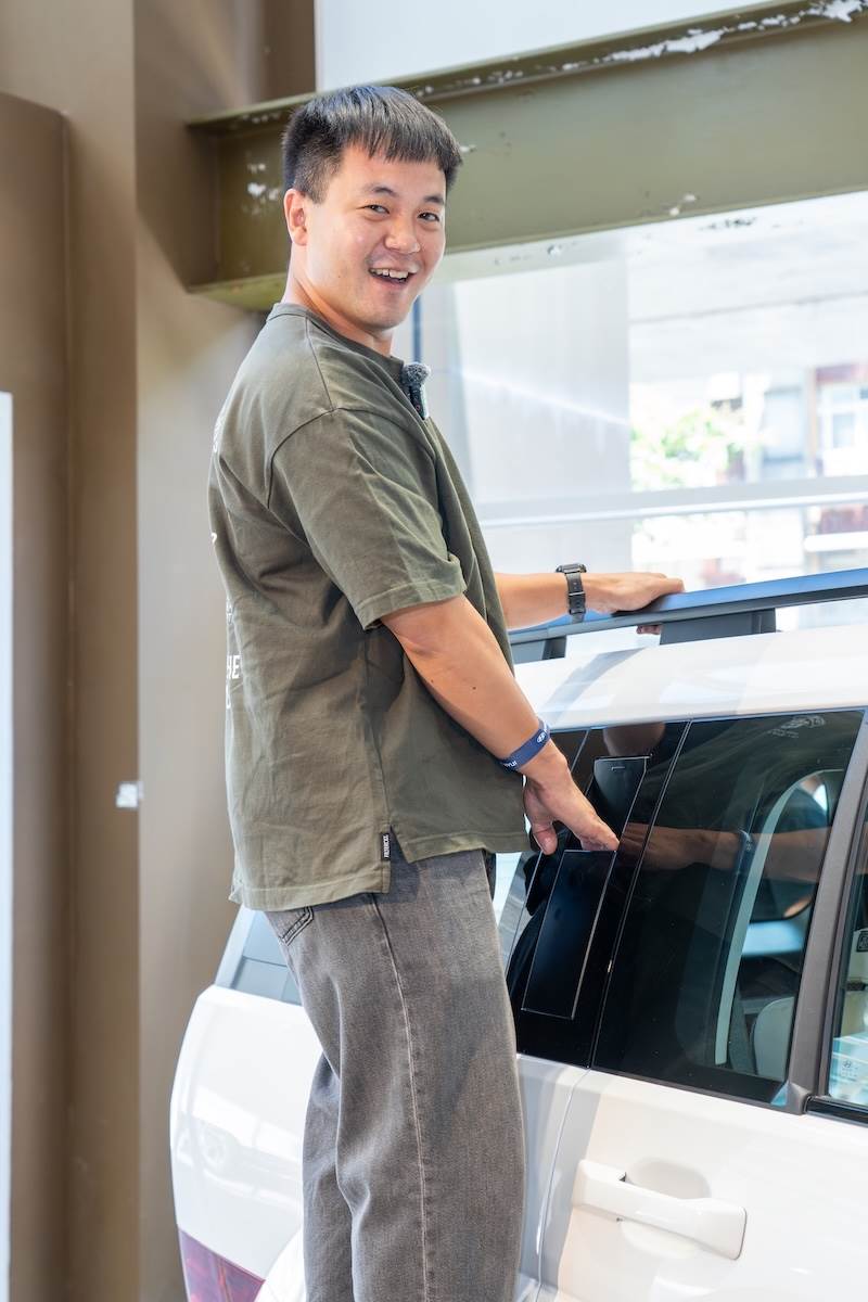 Easy-Get C柱輔助把手可以更輕鬆地安置車頂的物品。（圖林昱丞攝影）