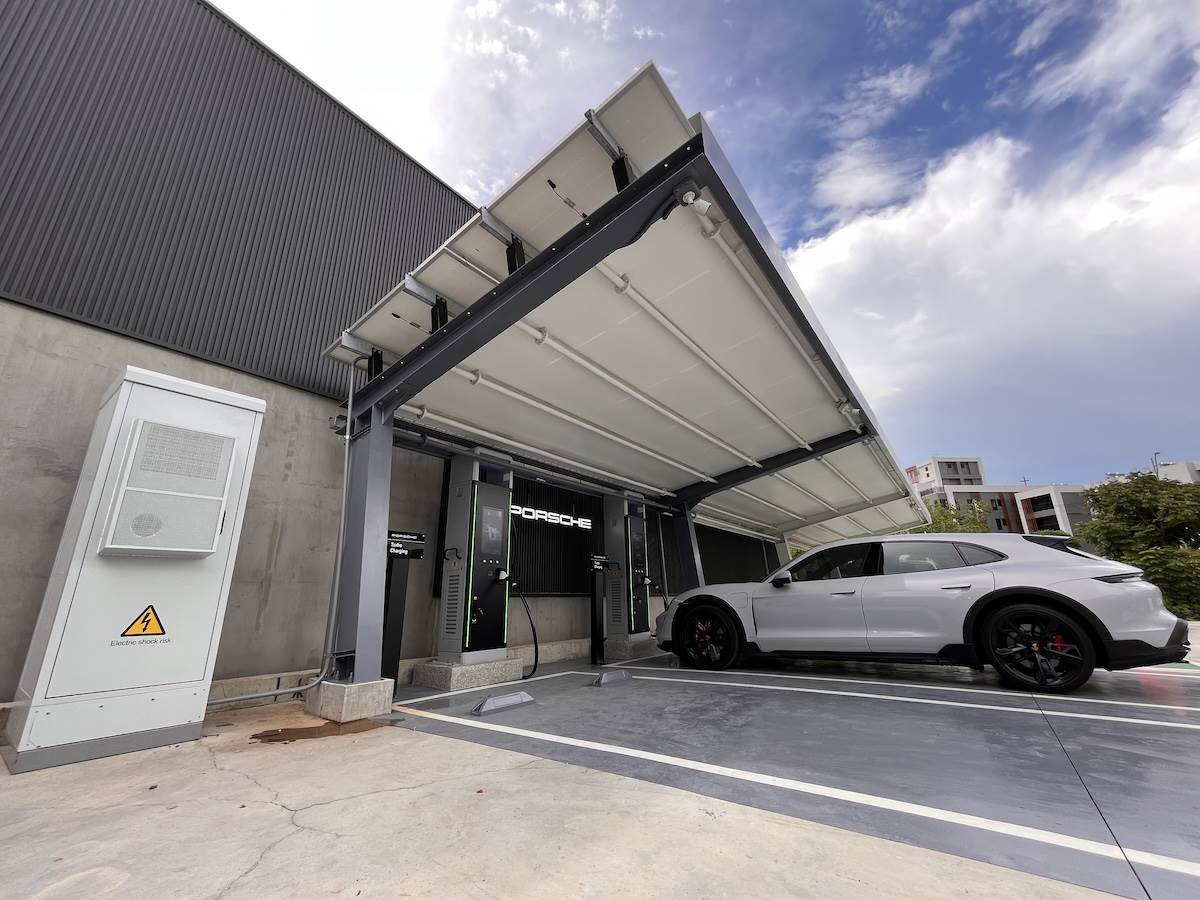 該站導入再生能源系統，並搭配「二次利用電池」打造電池儲能系統（ESS）。（圖／台灣保時捷提供）