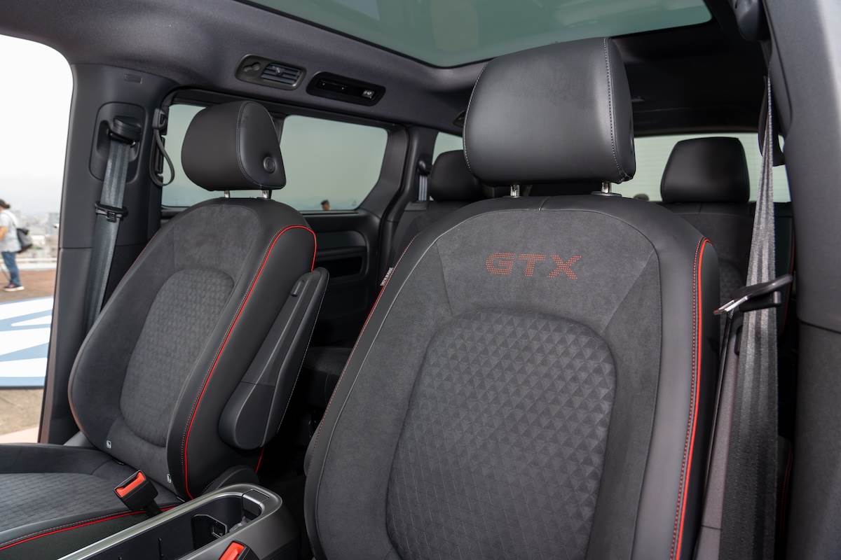 通過德國AGR脊椎健康聯盟組織認證、具備按摩功能的ergoComfort座椅，同樣擁有GTX專屬樣式。（圖／林昱丞攝影）