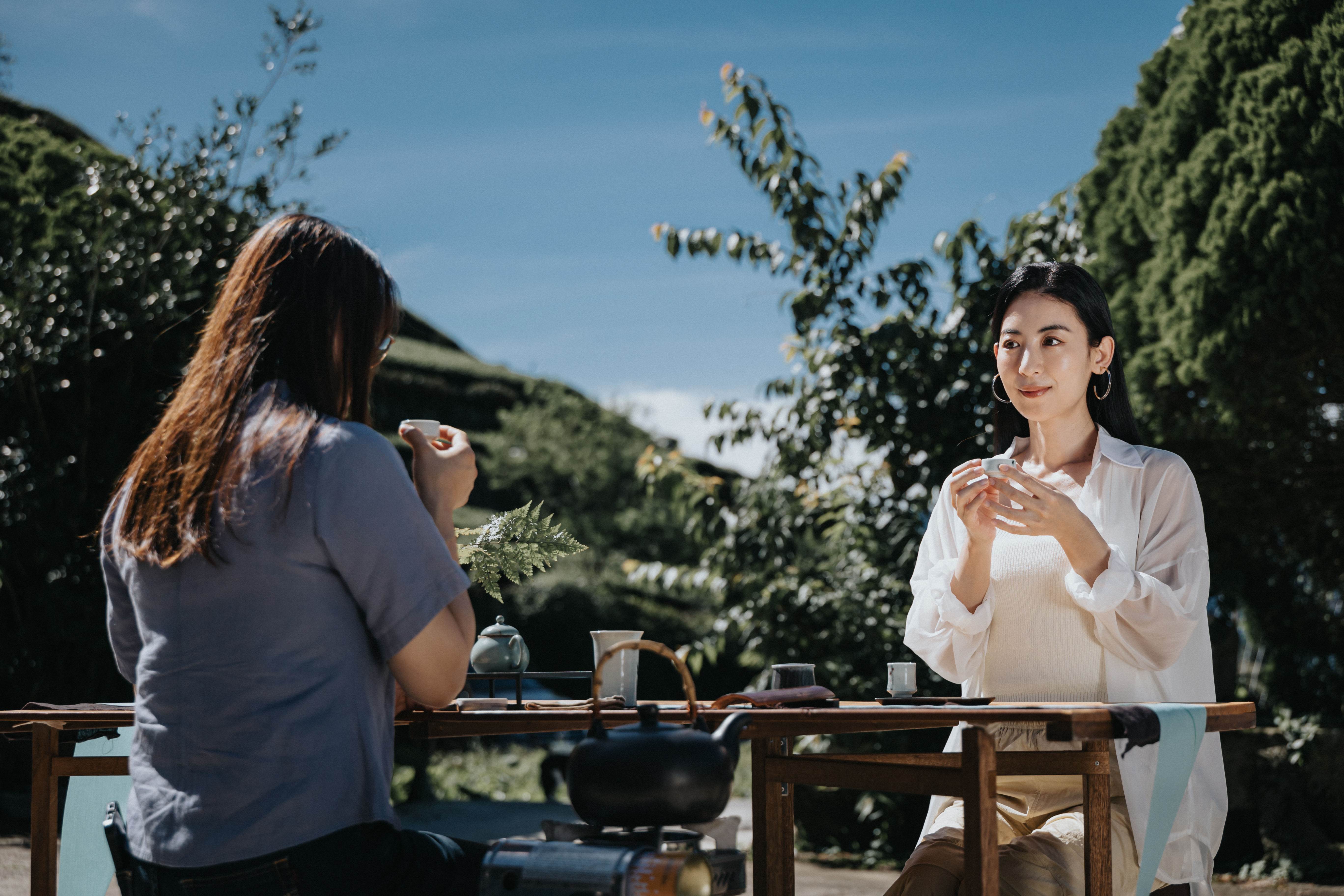 透過她溫暖細膩的詮釋，呈現一種專屬嘉義的旅行美學與生活哲學。（圖／嘉義縣文化觀光局提供）
