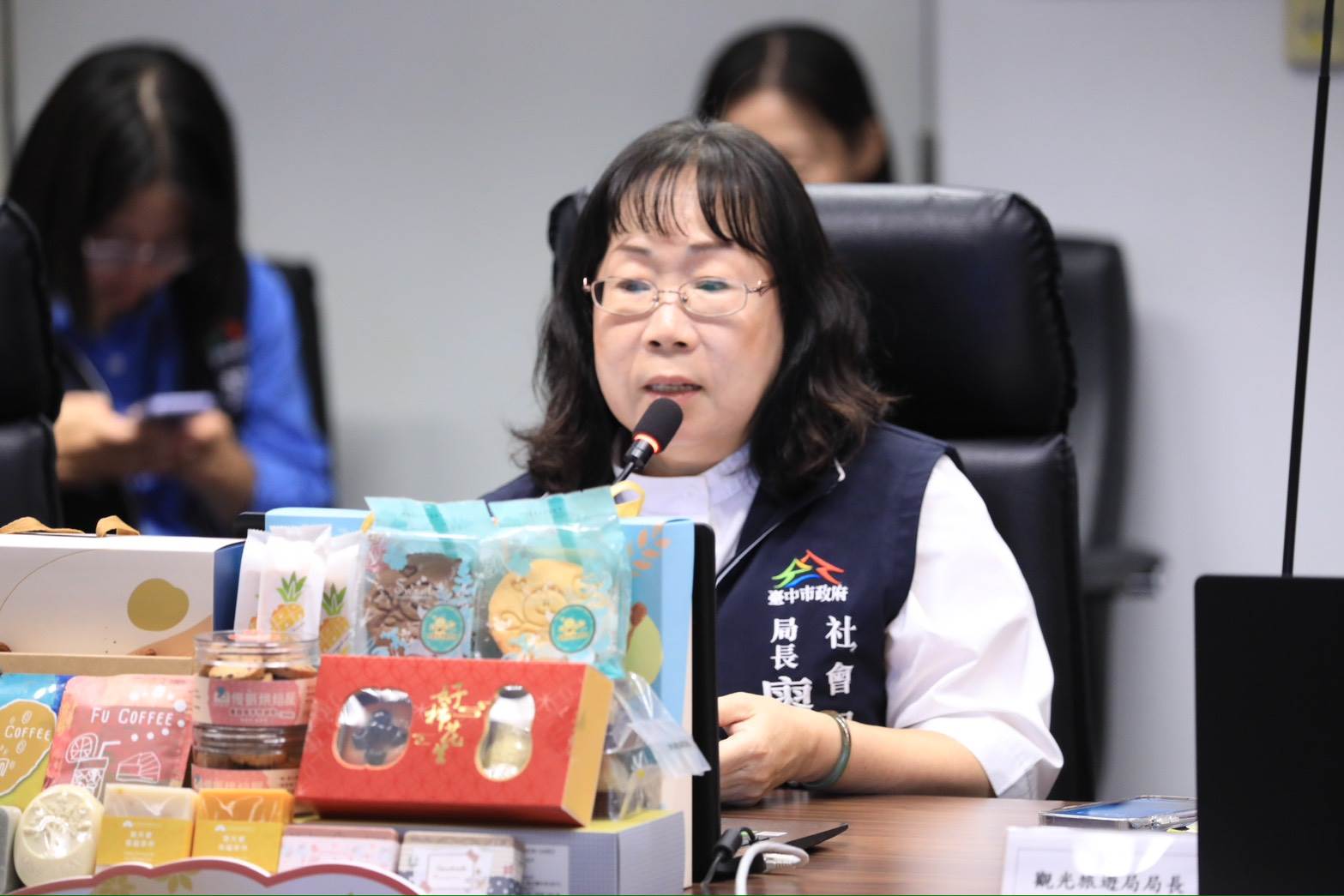 台中市政府社會局長廖靜芝專案報告。