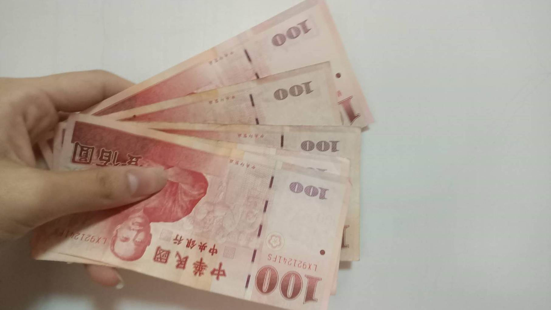 集團攬客費用落在每次1,500元至4,000元不等，但受害女子每天僅能領取200至500元生活費。（示意圖／東森新聞）