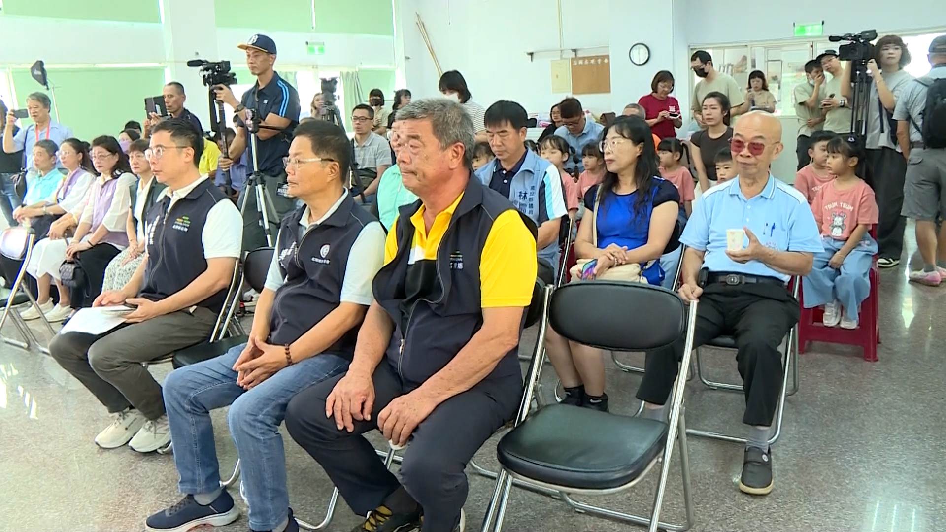 座位區滿滿人潮，見證名間藝術生活節正式啟動。（圖／東森新聞）